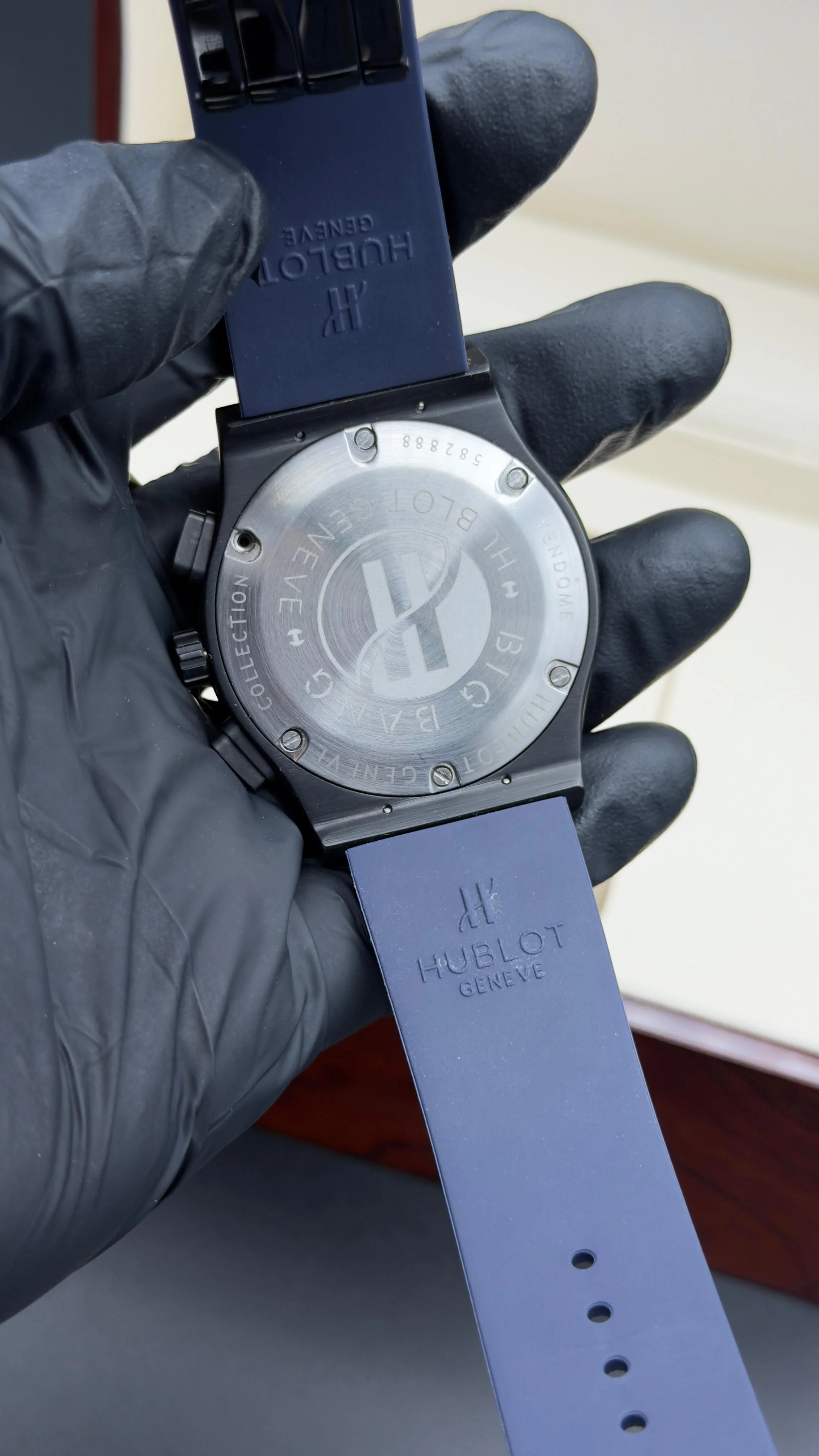 Classic Style Chronograph Watch Blue Dial Blue Rubber Strap