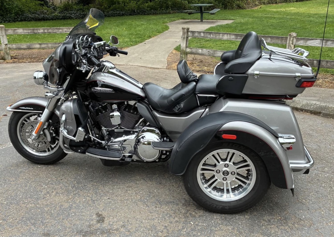 2016 Harley-Davidson Tri Glide Ultra Classic (FLHTCUTG).