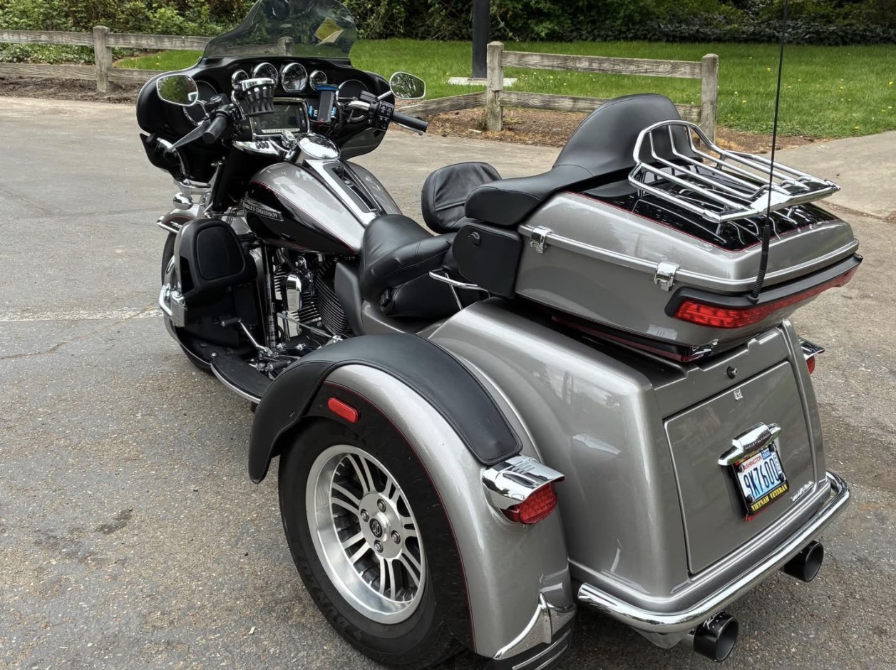 2016 Harley-Davidson Tri Glide Ultra Classic (FLHTCUTG).