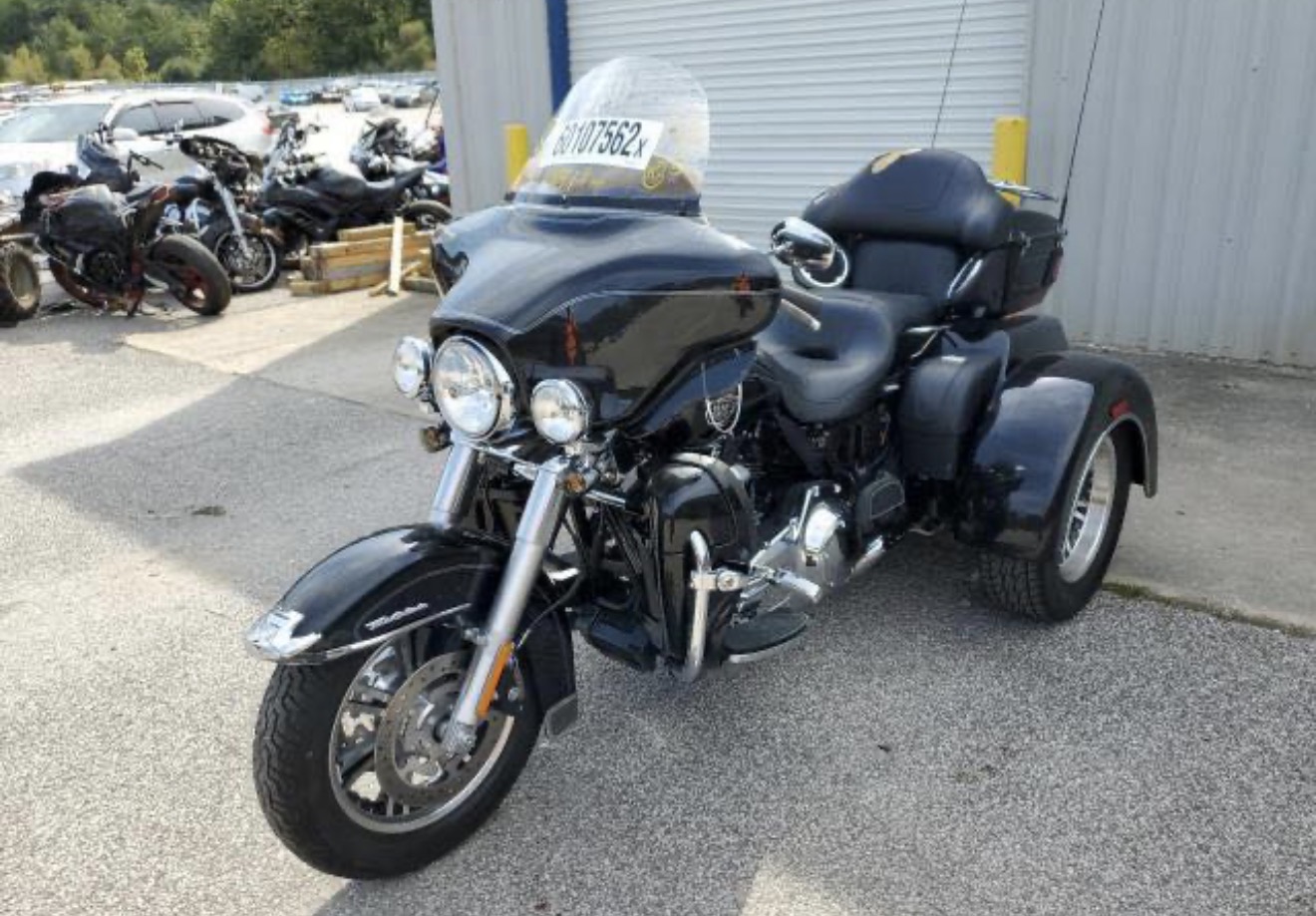 2011 Harley Davidson tri glide FLHTCutg