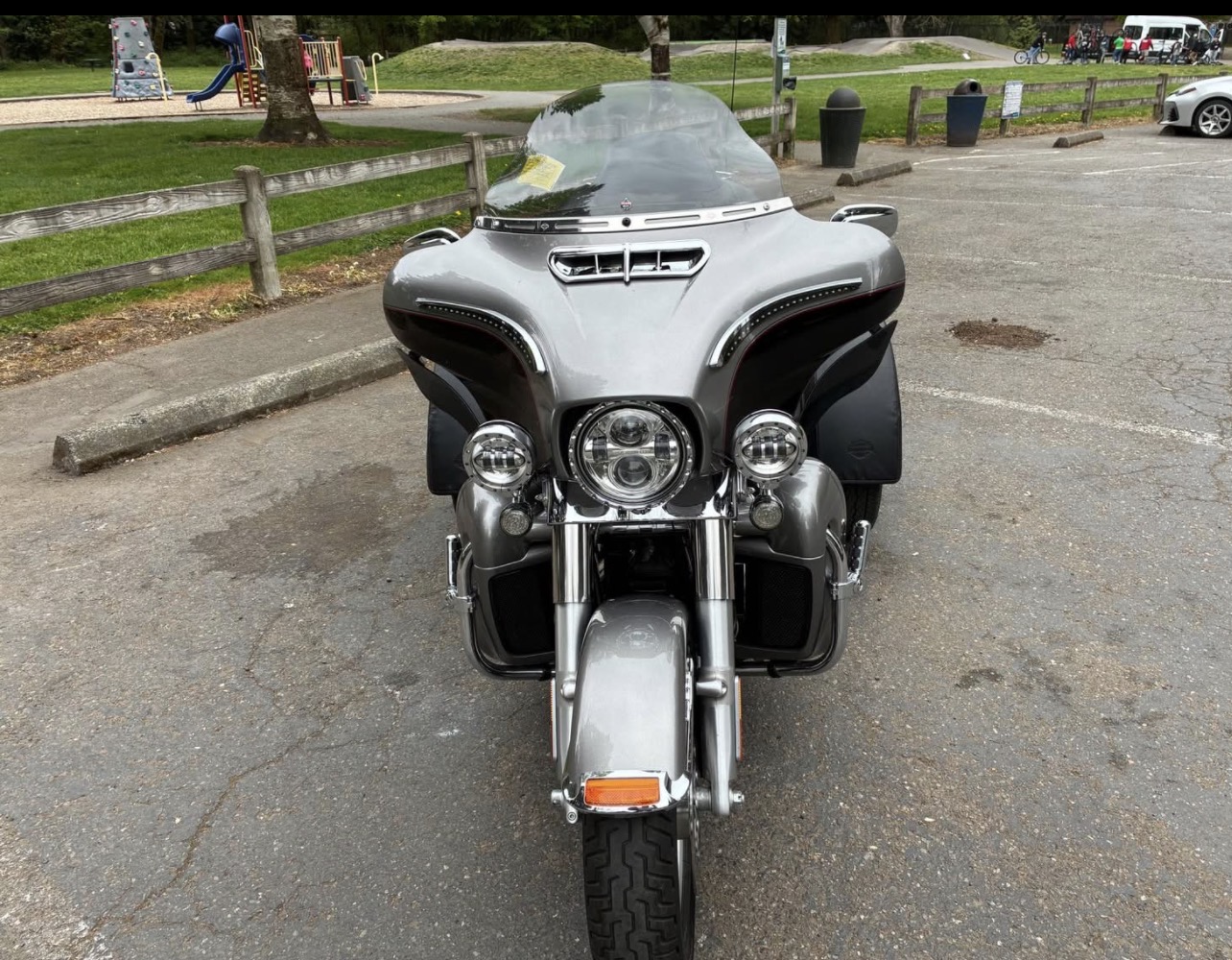 2016 Harley-Davidson Tri Glide Ultra Classic (FLHTCUTG).