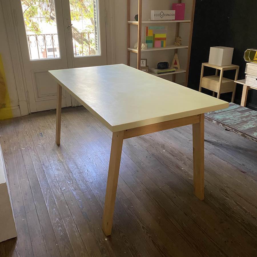 Mesa madera y microcemento