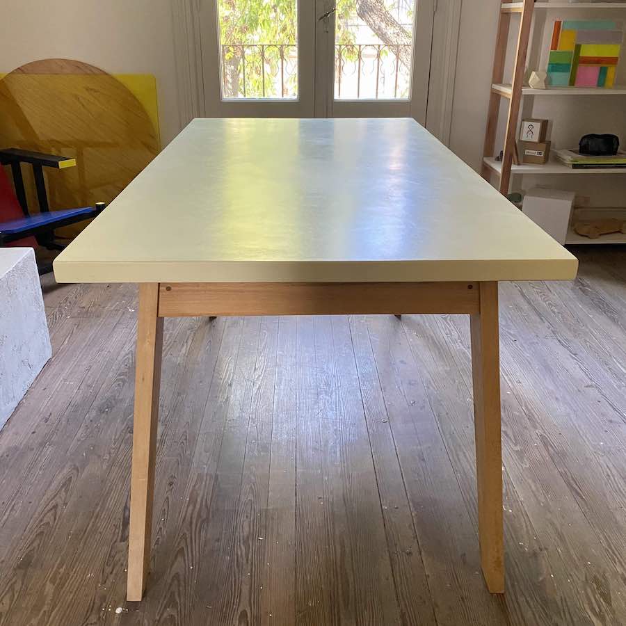 Mesa madera y microcemento