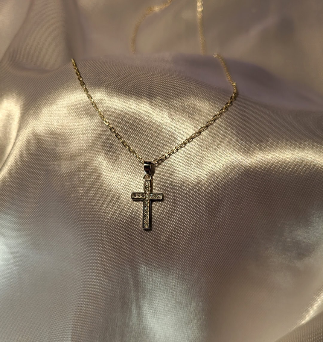 Silver Cross Pendant & Necklace