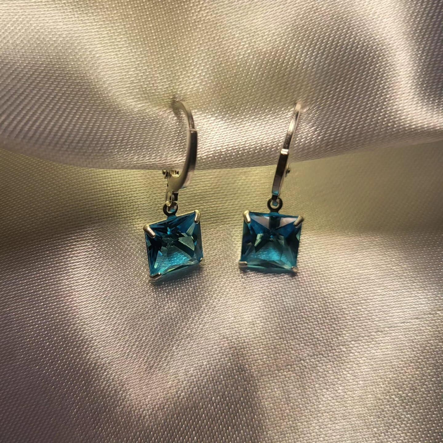 Blue Square Crystal Huggies