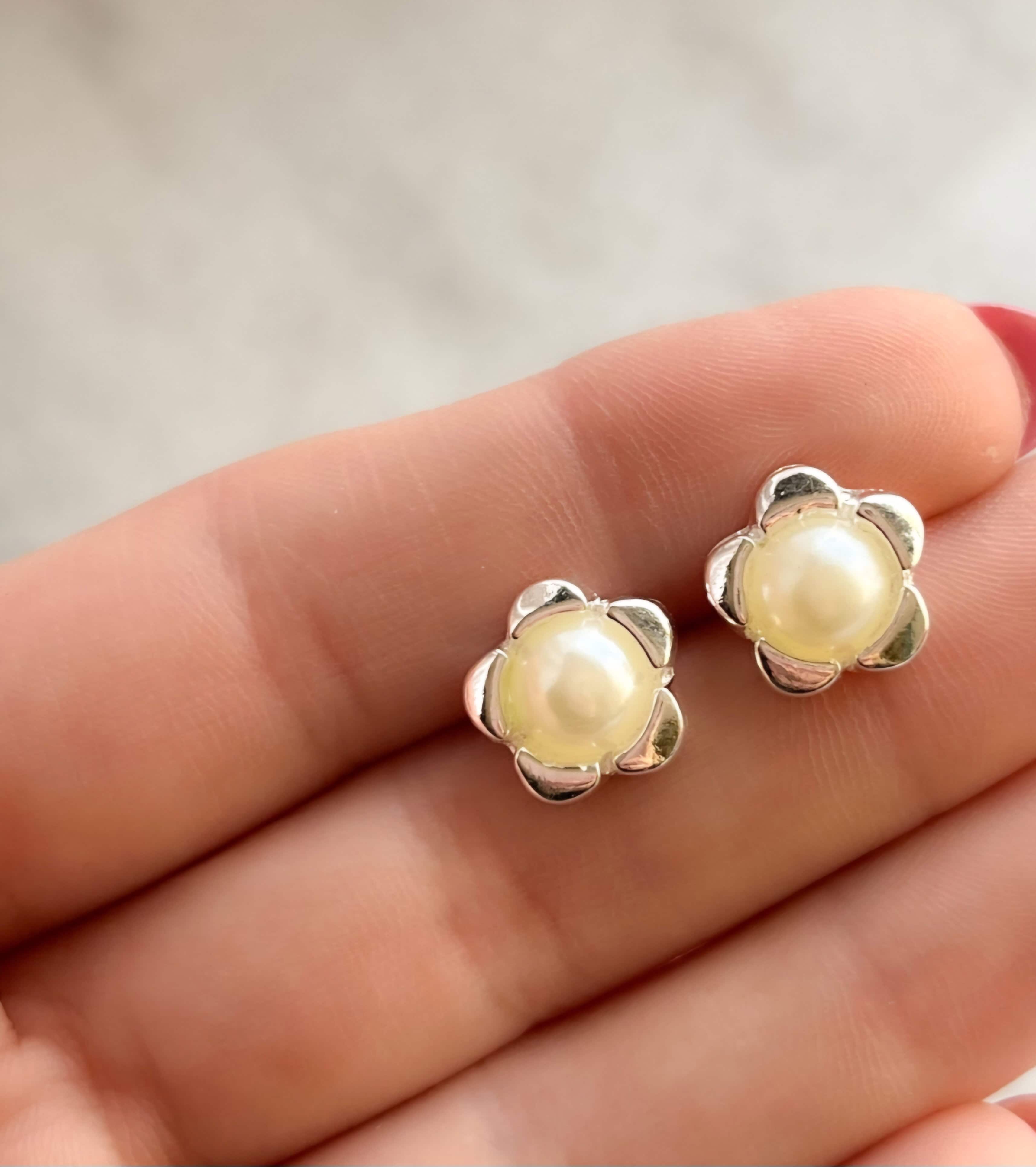 Pearl Flower Stud Earrings
