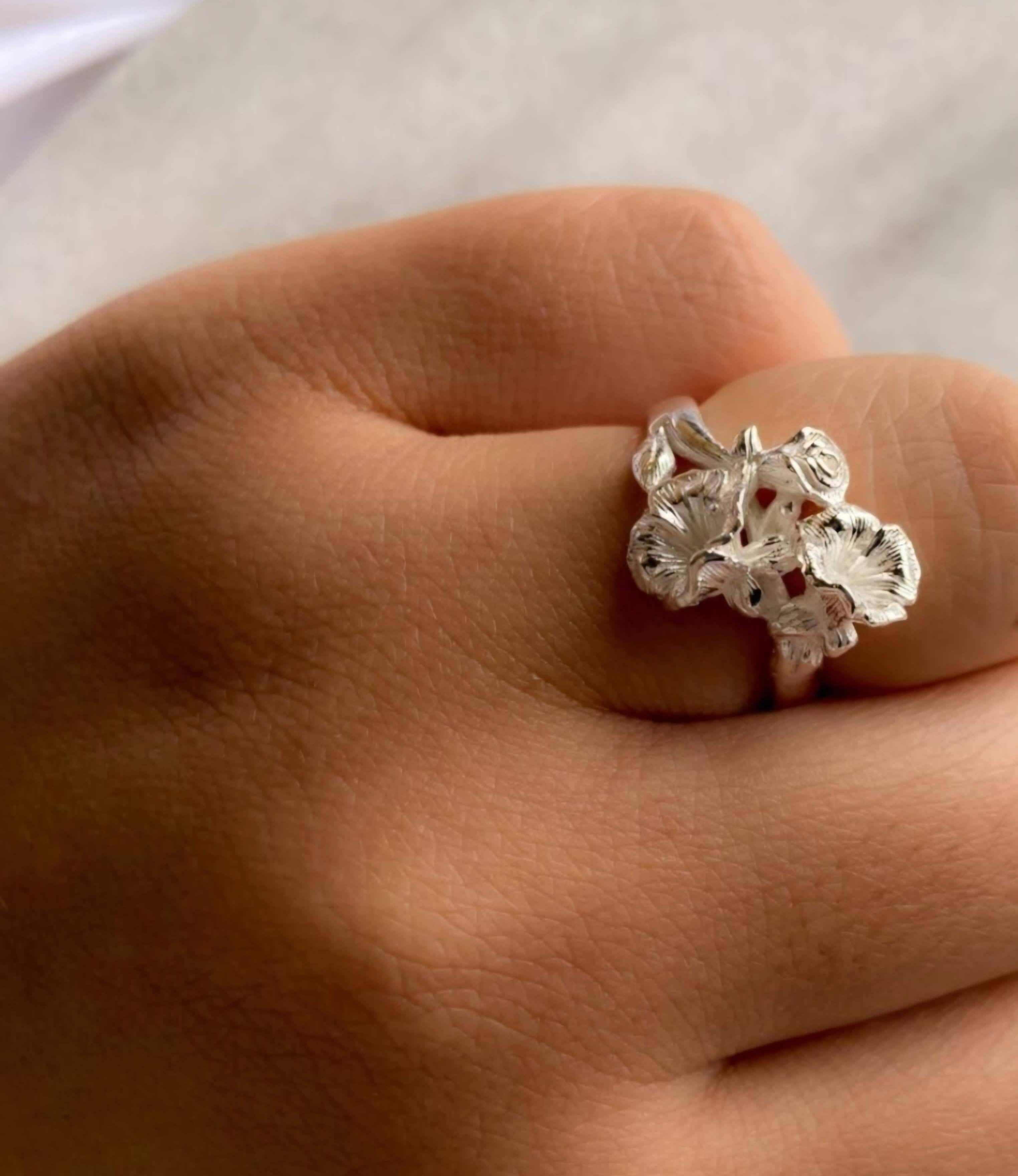 Elegant Silver Floral Ring