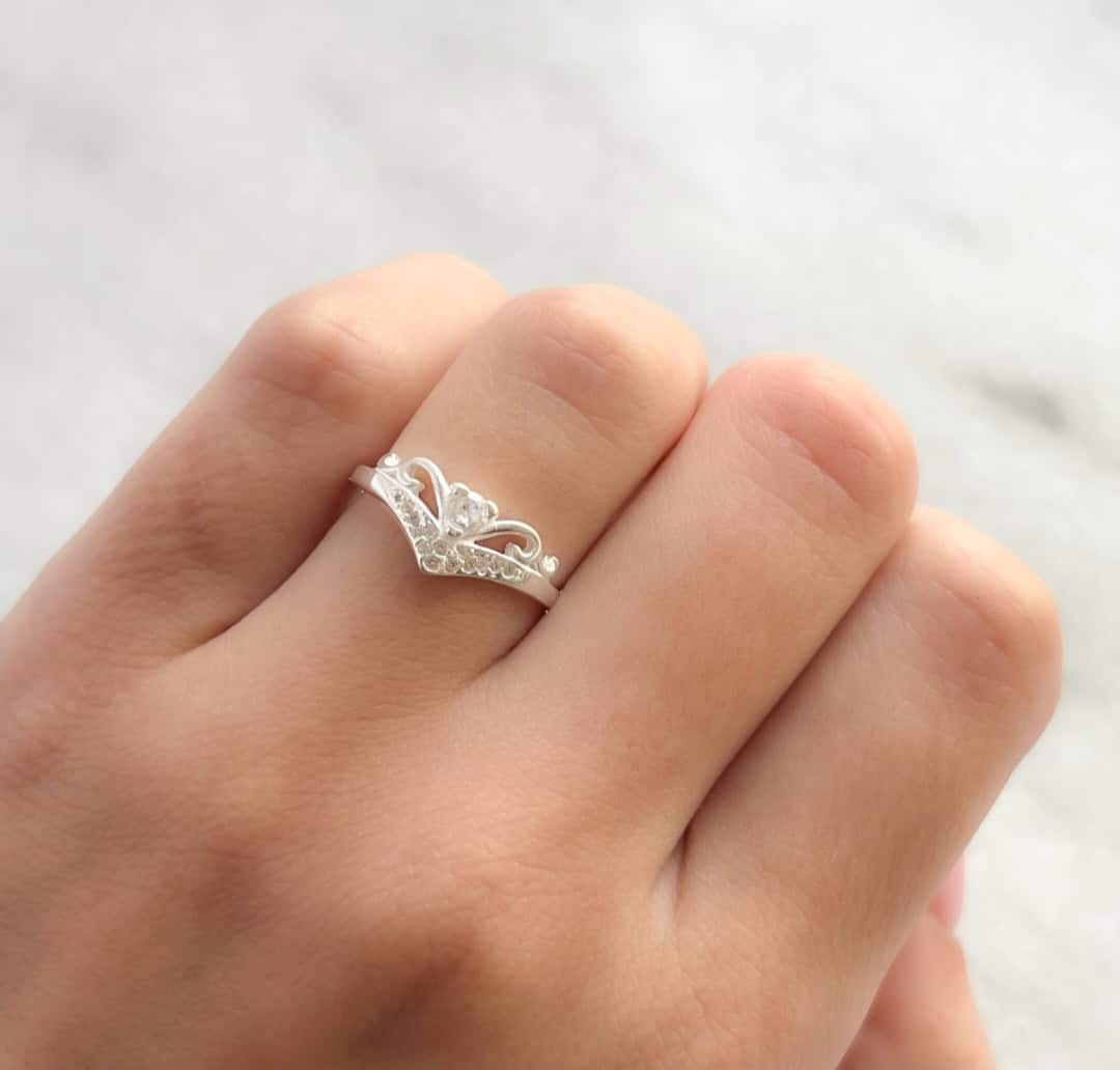 Elegant Silver crown ring