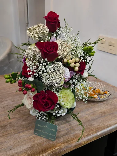 Arreglo floral con rosas