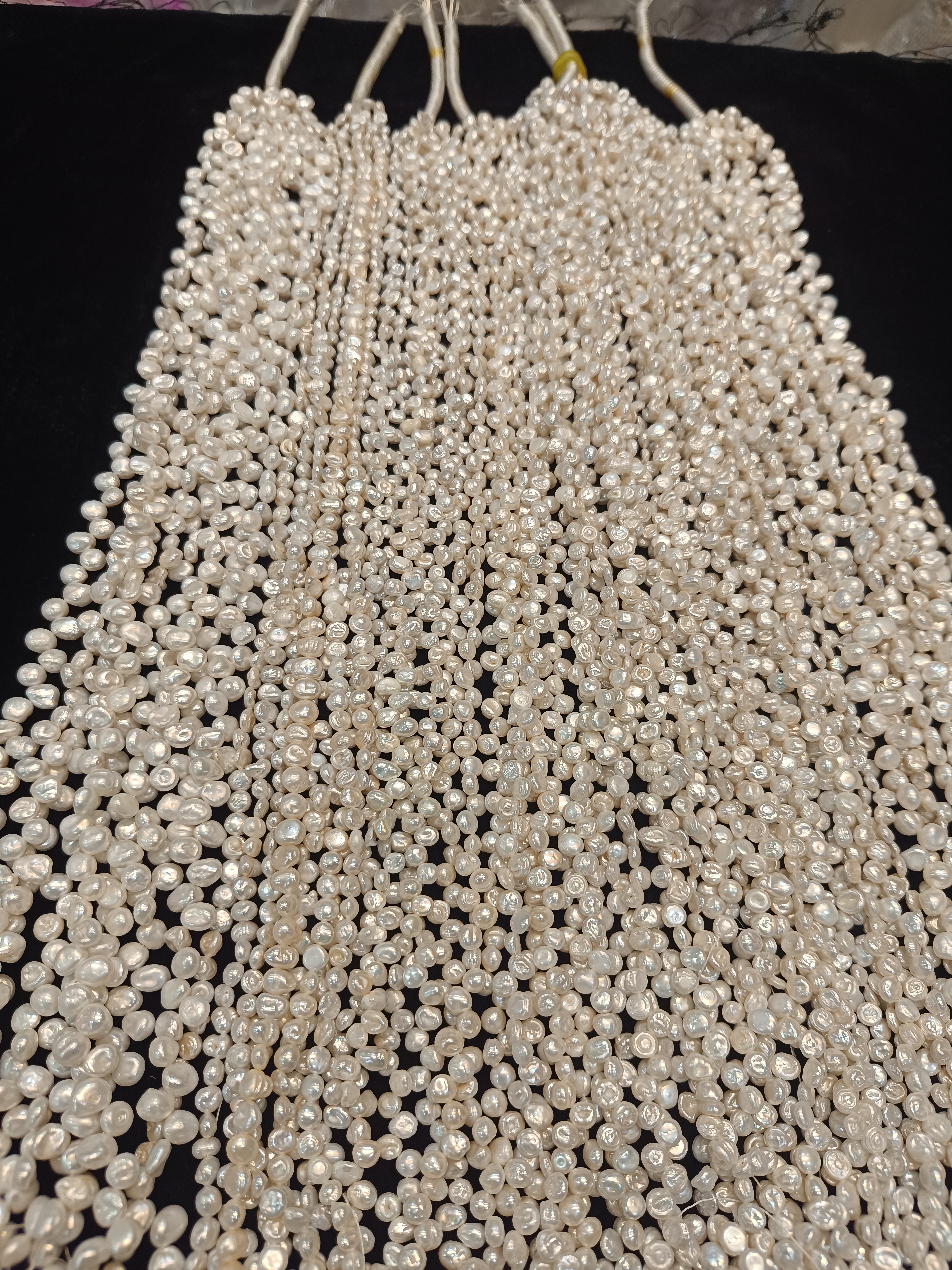 Natural white colour Zig zag Button pearls