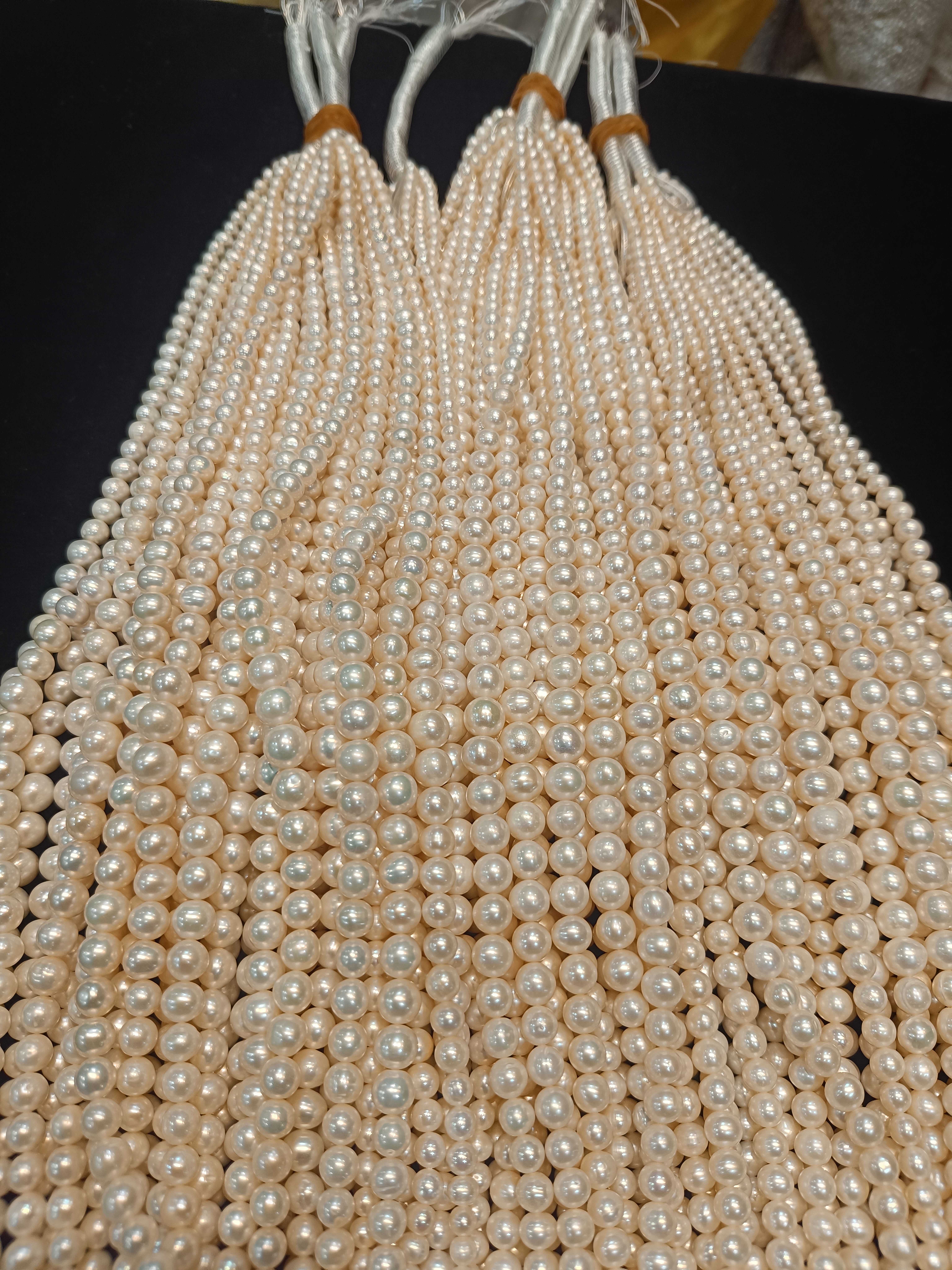 Natural white colour Round Grading pearls  