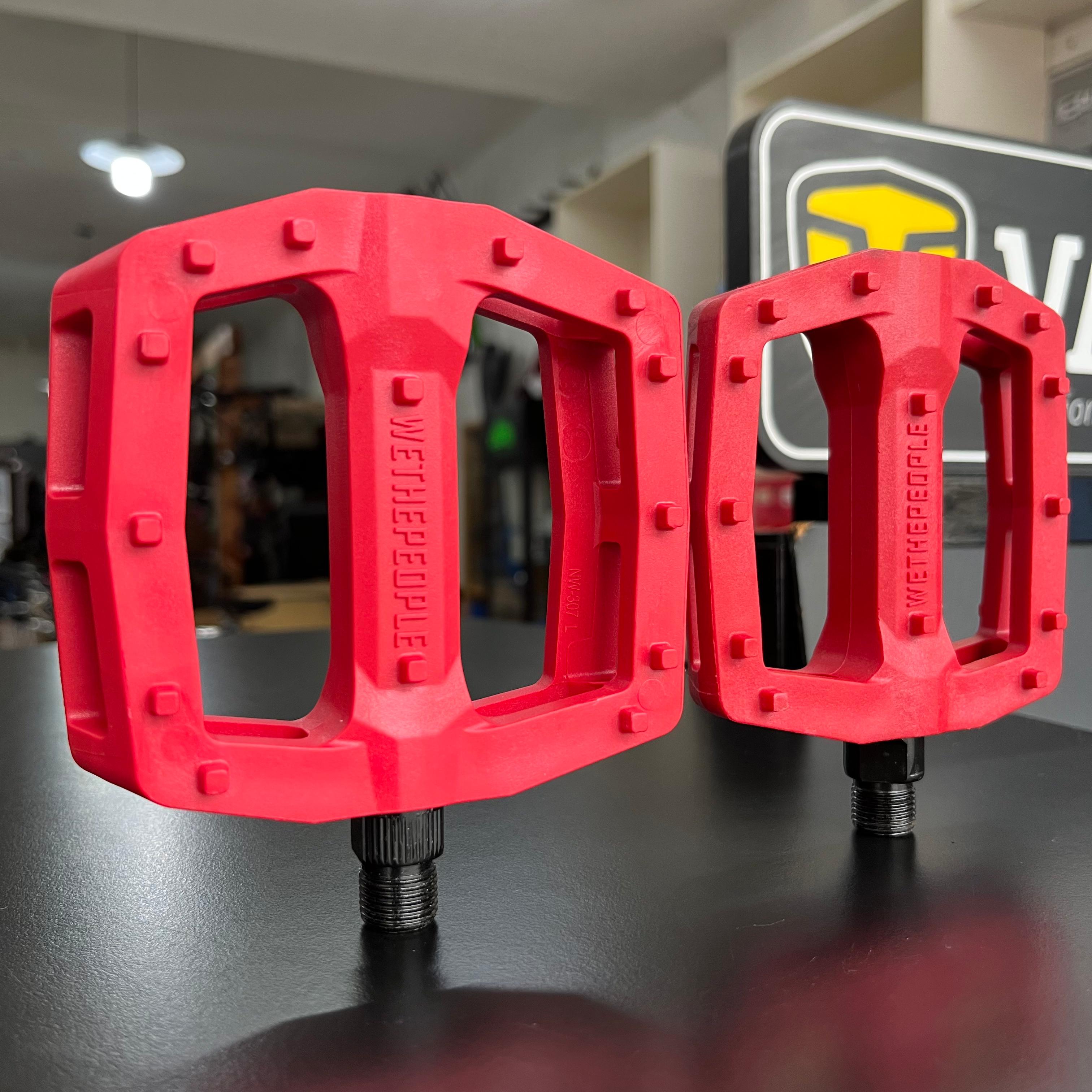 Pedales de bicicleta Wethepeople rojos