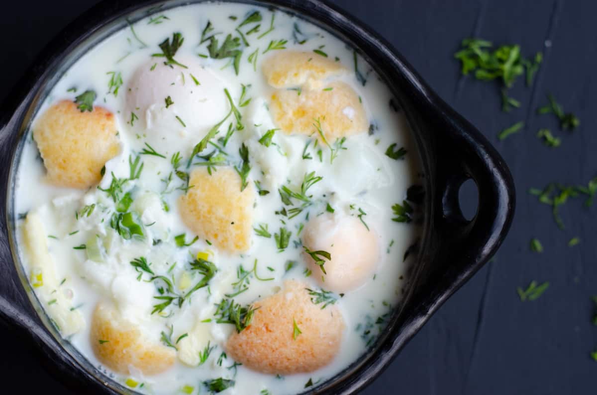 Changua Especial (Pan de bono, queso y huevos)