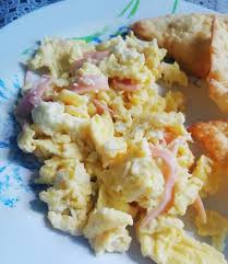 Huevos con jamón y queso