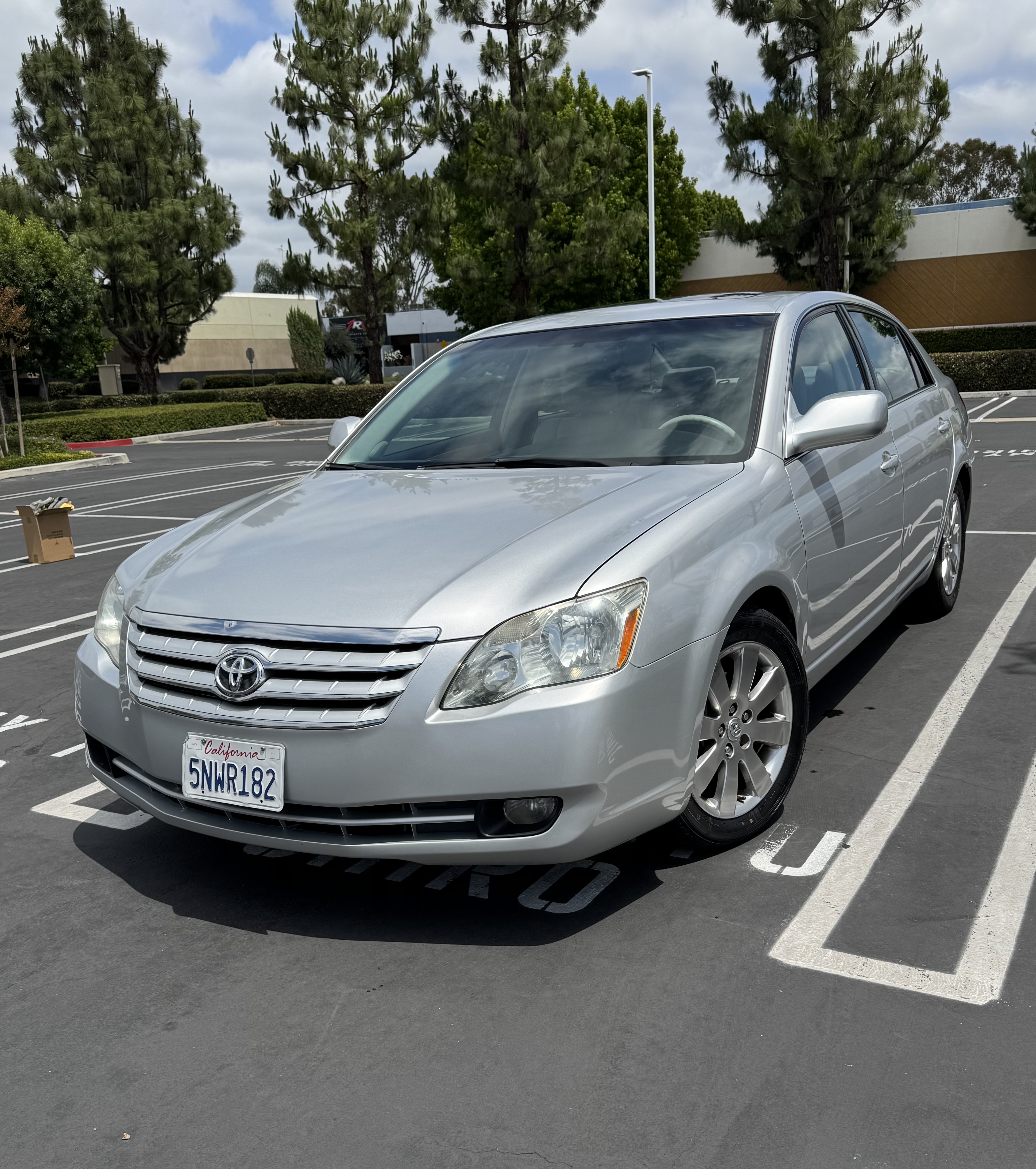 2005 Toyota Avalon XLE 