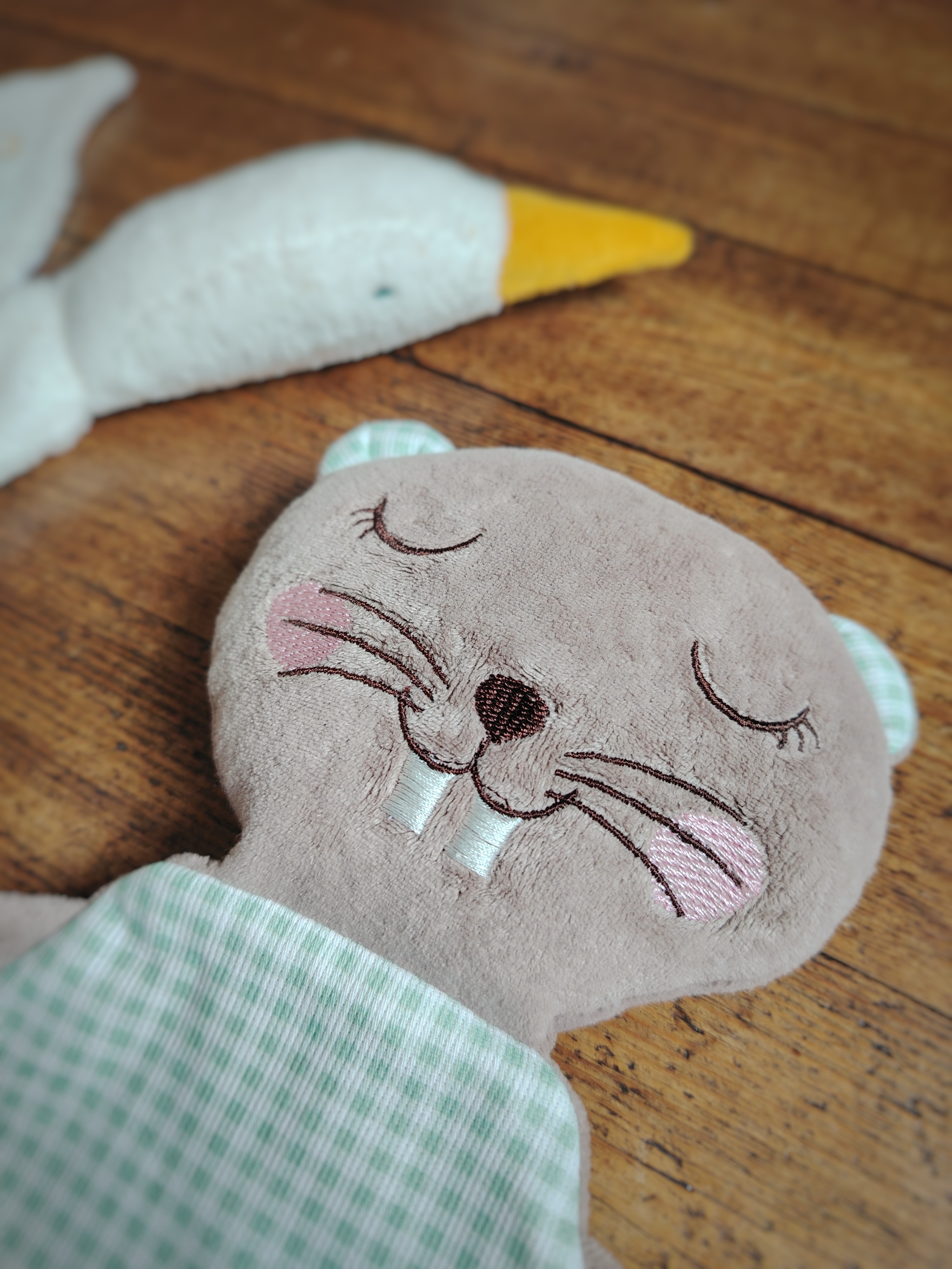 Doudou Noisette le castor