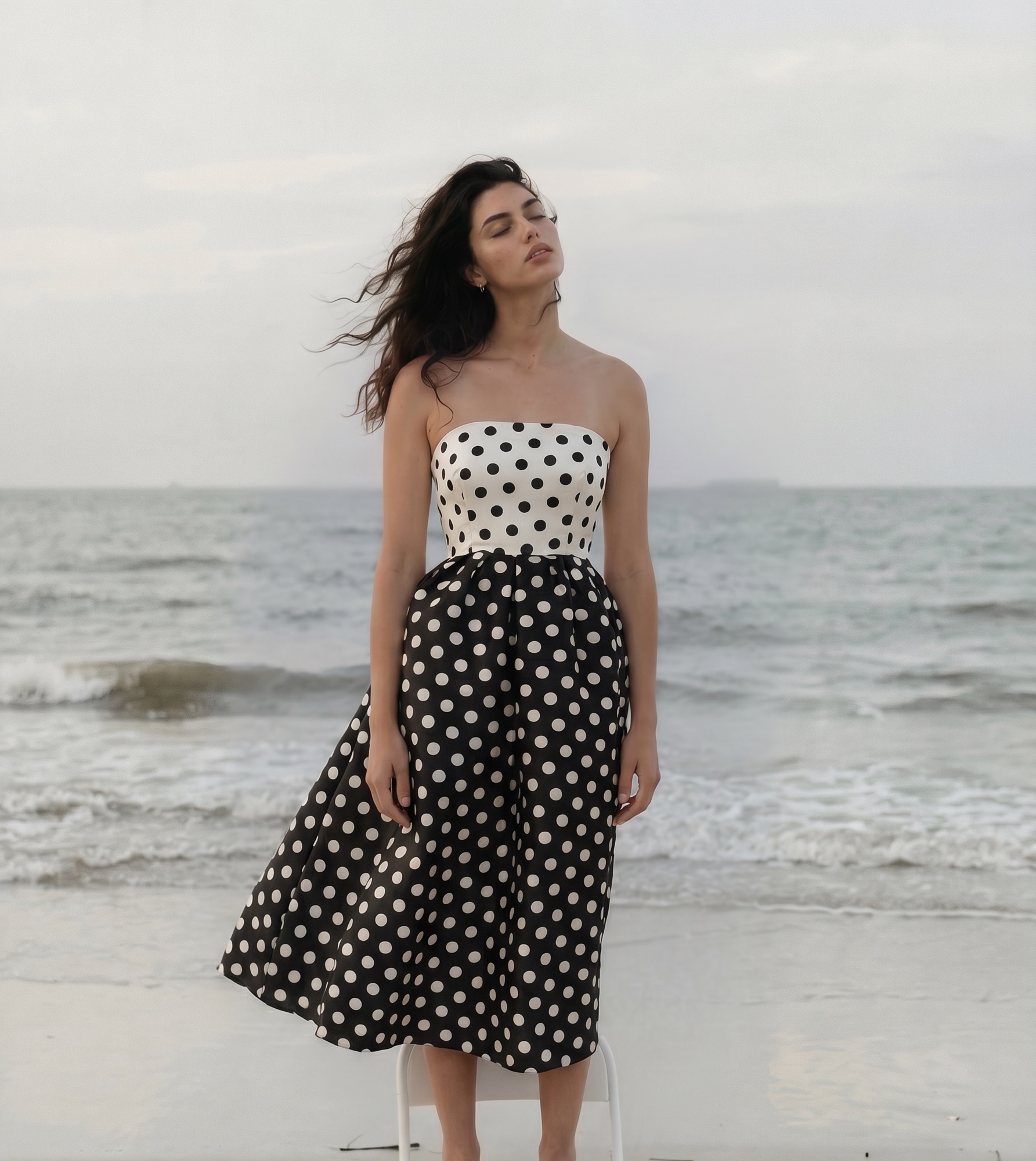 Vestido Carolina Herrera Midi Strapless en Jacquard de Lunares