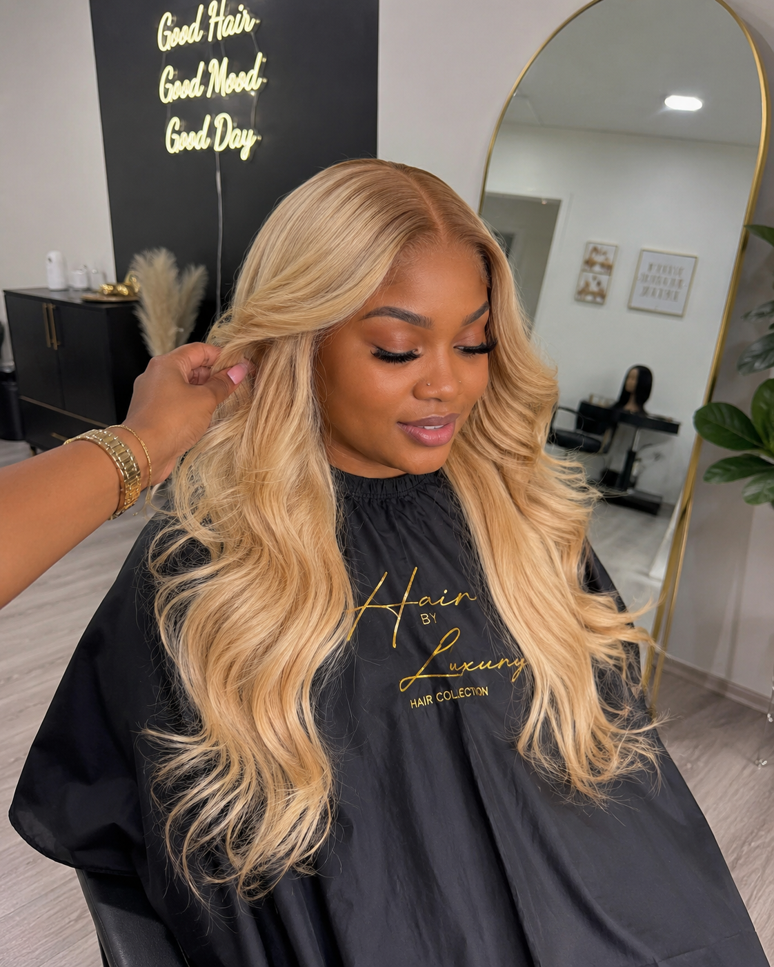 Luxury Blonde Wavy Wig