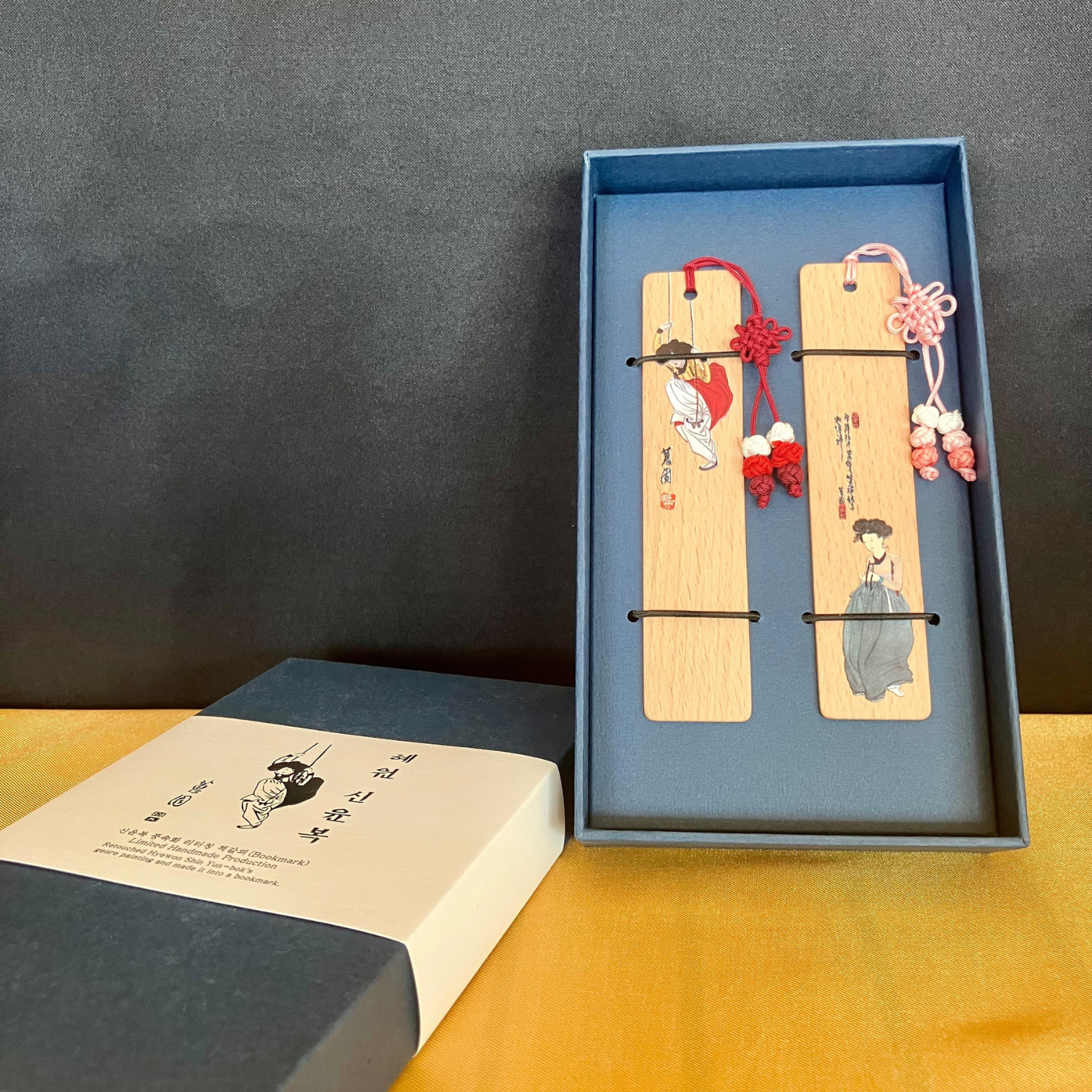 Marque page en bois duo - Hanbok Bleu et rouge