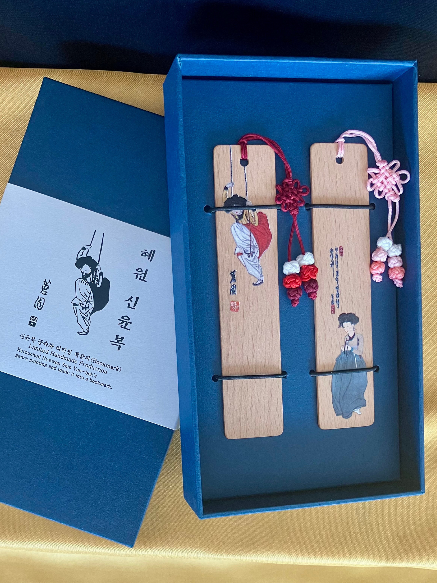 Marque page en bois duo - Hanbok Bleu et rouge