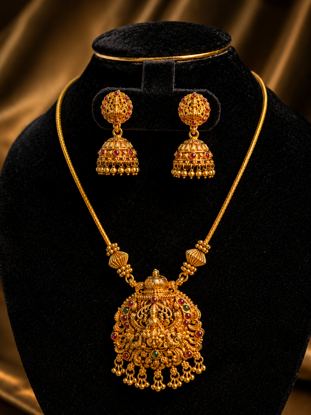 Traditional Gold Necklace Set