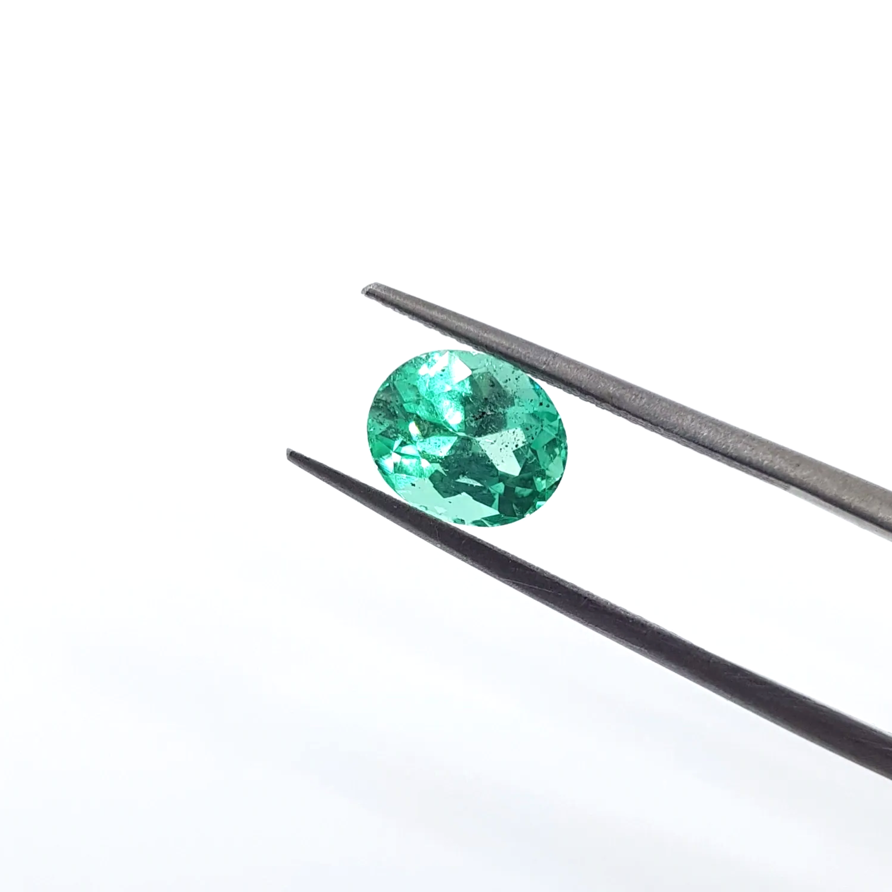 Esmeralda corte oval 2,40 KILATES
