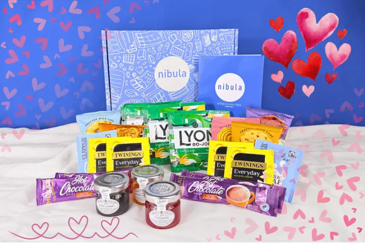 Nibula British Tea & Treats Gift Box