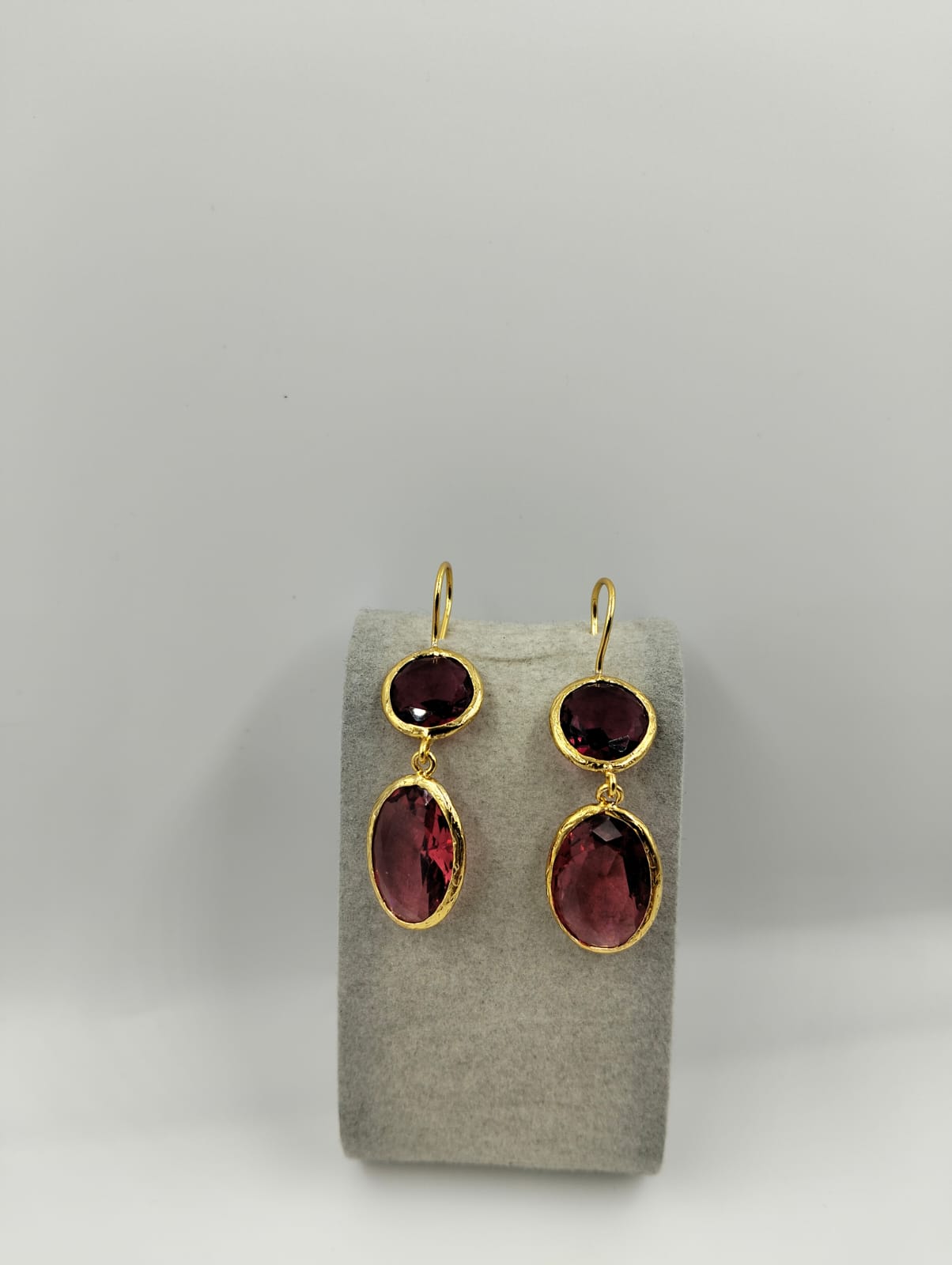 Boucles d'oreilles grenat dorées