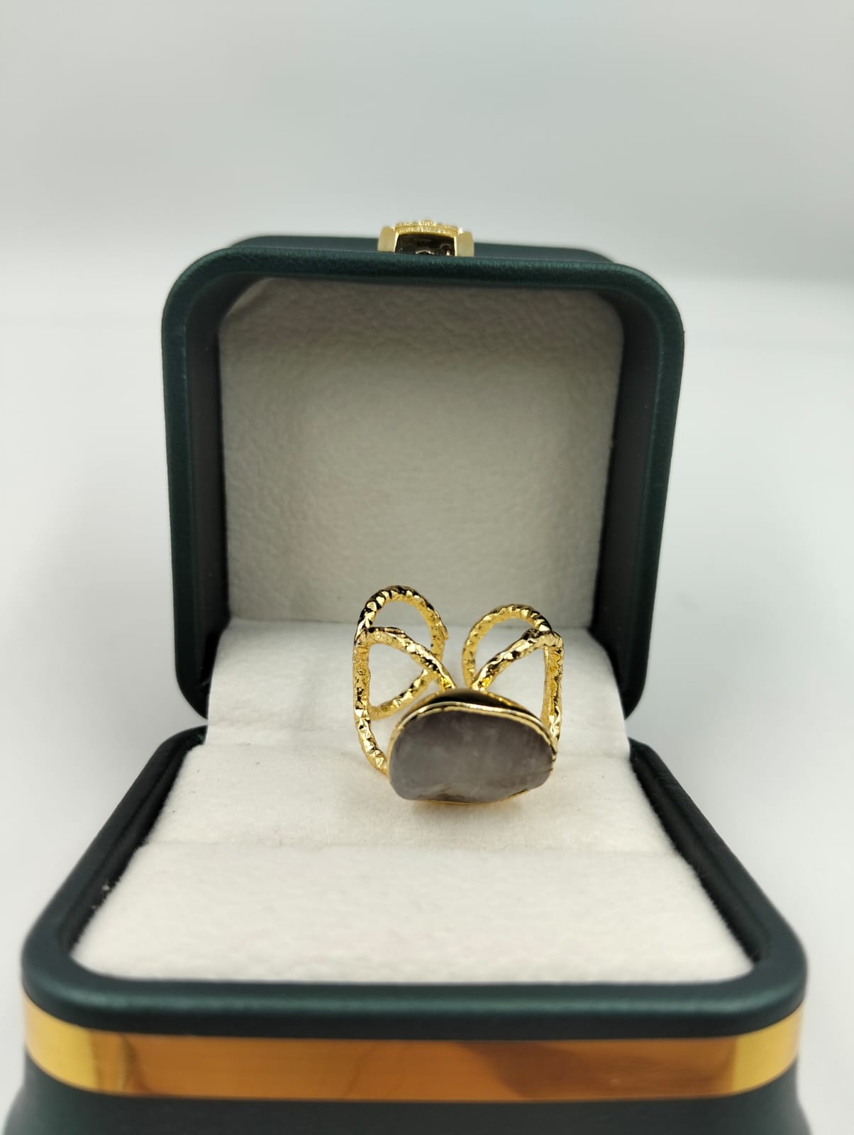 Bague dorée élégante