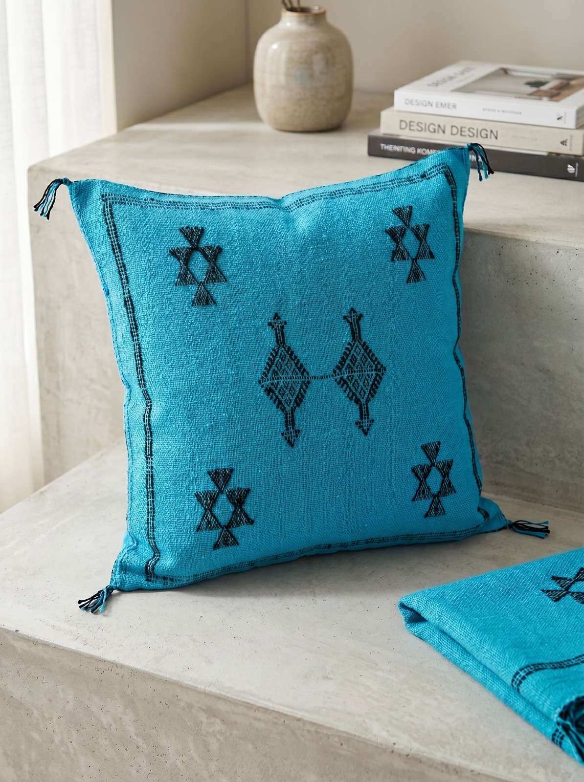 Coussin berbère bleu brodé