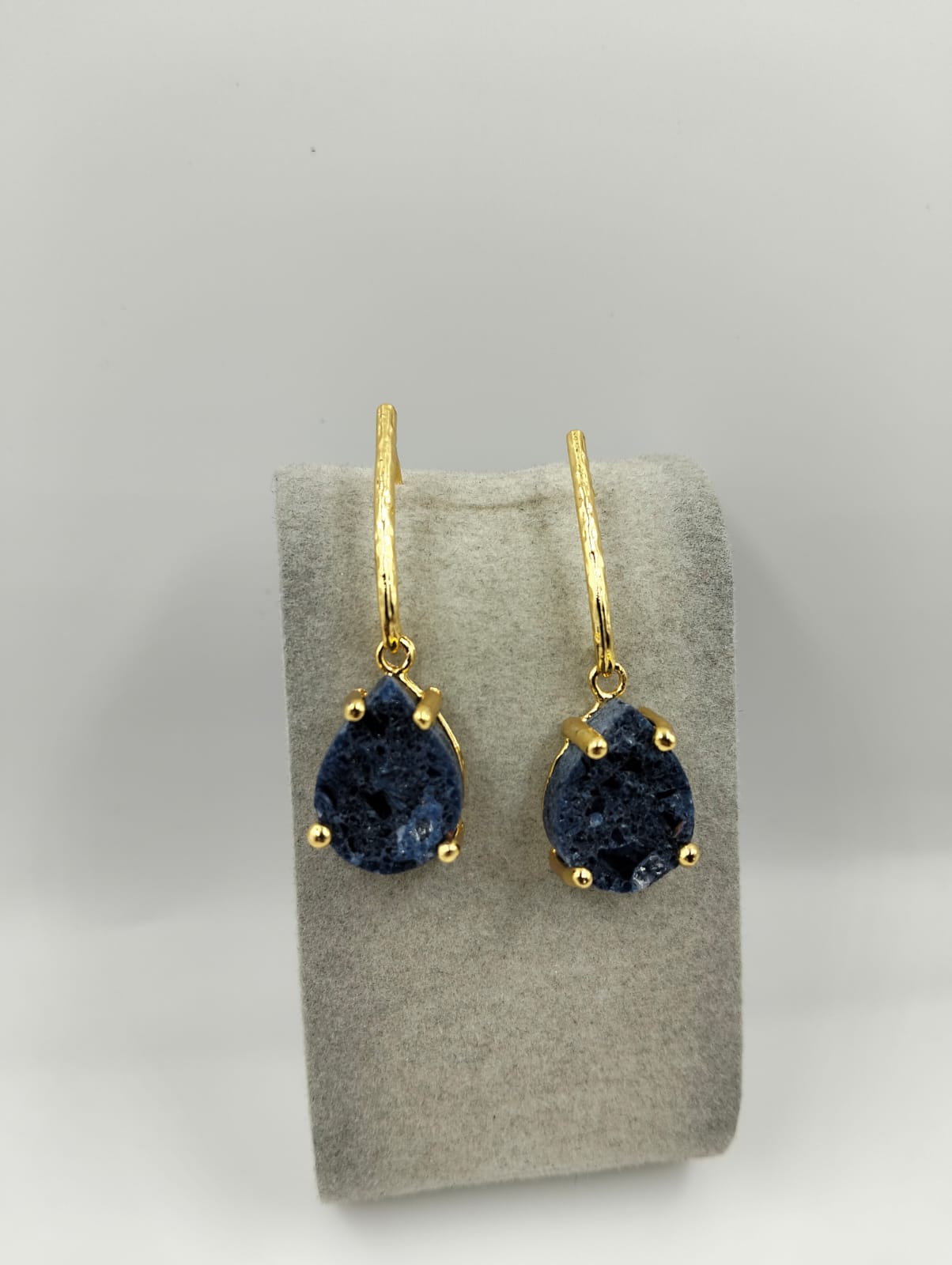 Boucles d'oreilles dorées avec pierre naturelles