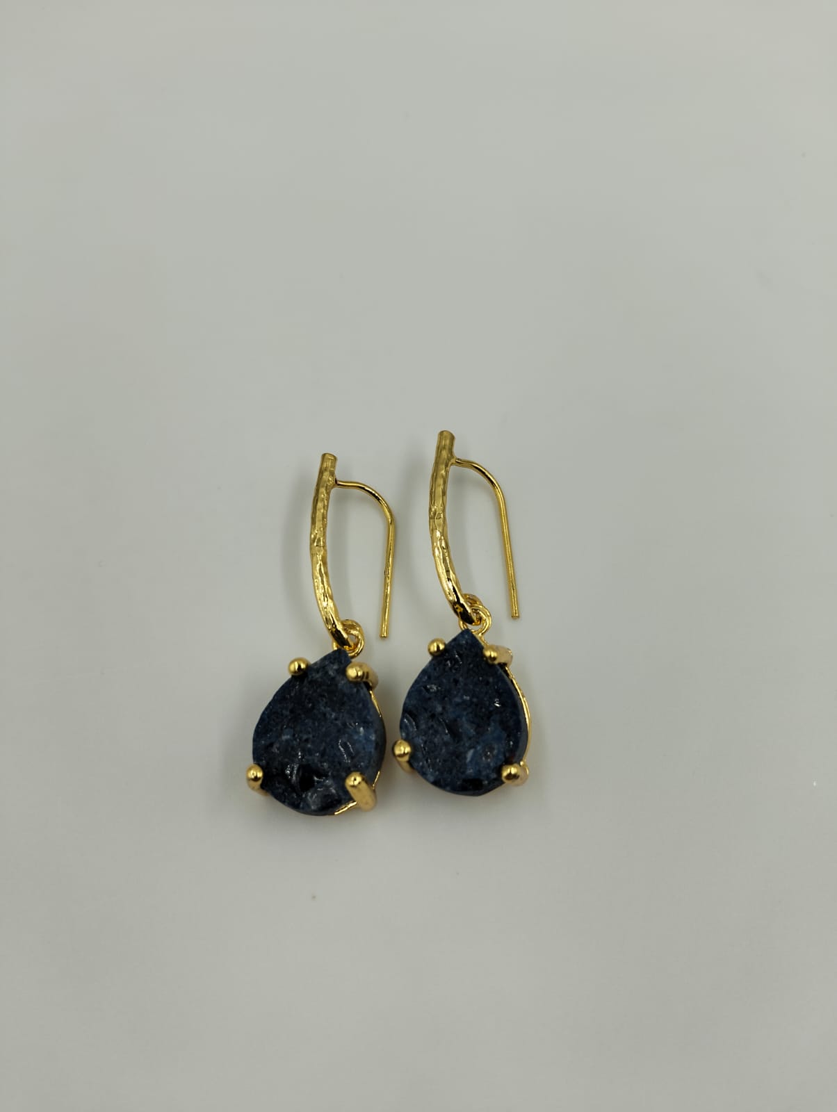 Boucles d'oreilles dorées avec pierre naturelles