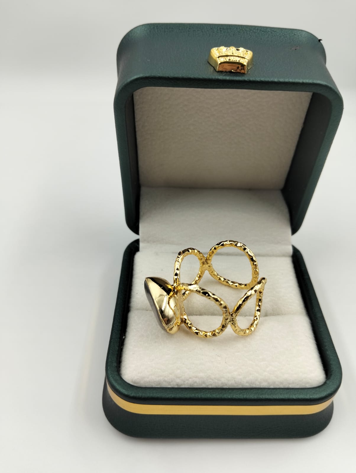 Bague dorée élégante
