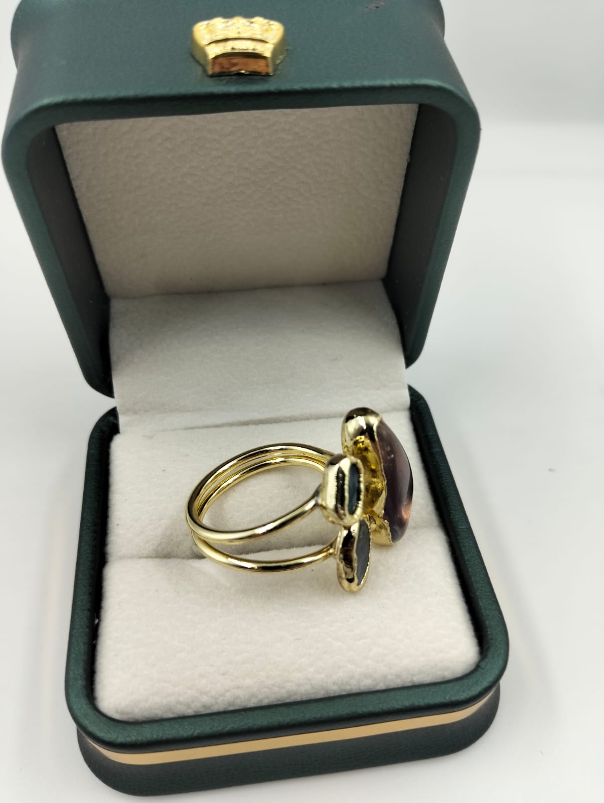 Bague en pierres précieuses