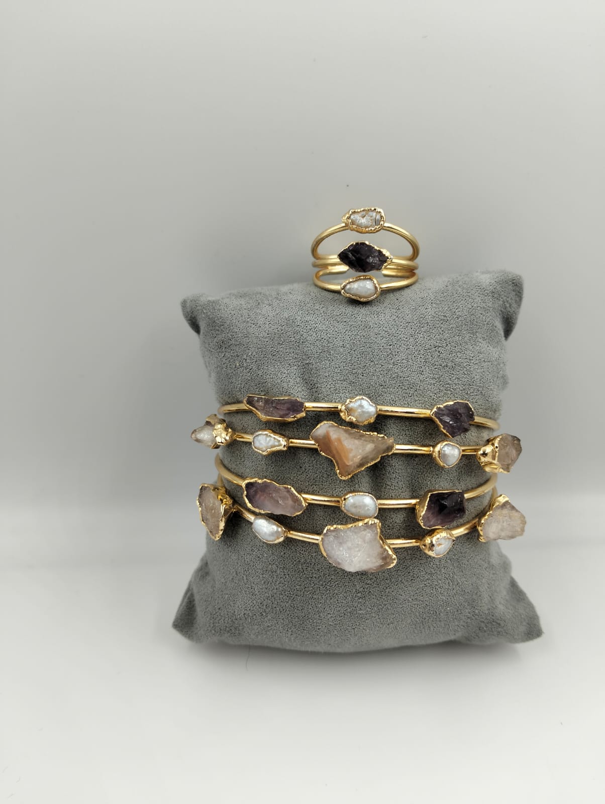 Bracelet et anneau en cuivre avec des pierres naturelles revêtu d'or