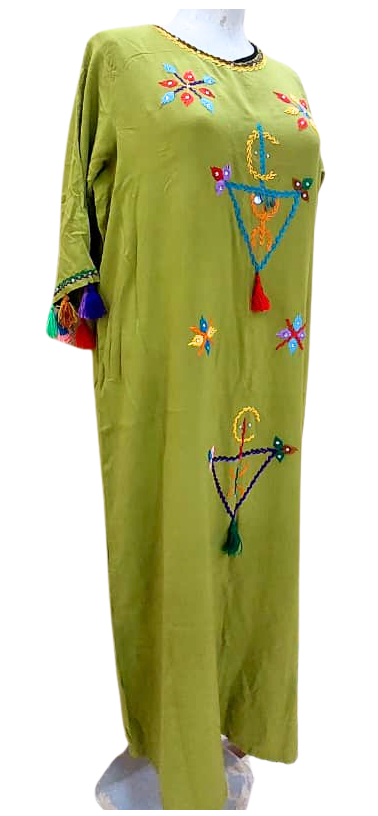 Robe de couleur Verte Brodée pour les sorties en palmerie ou pour les fêtes en famille