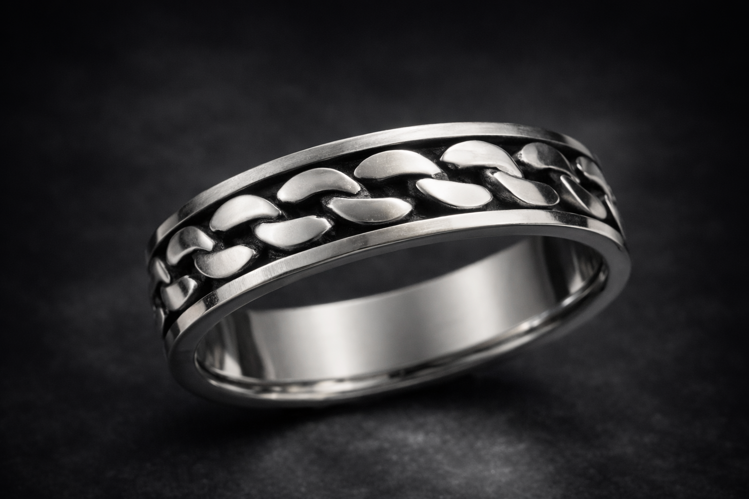 Anillo de plata eslabonado