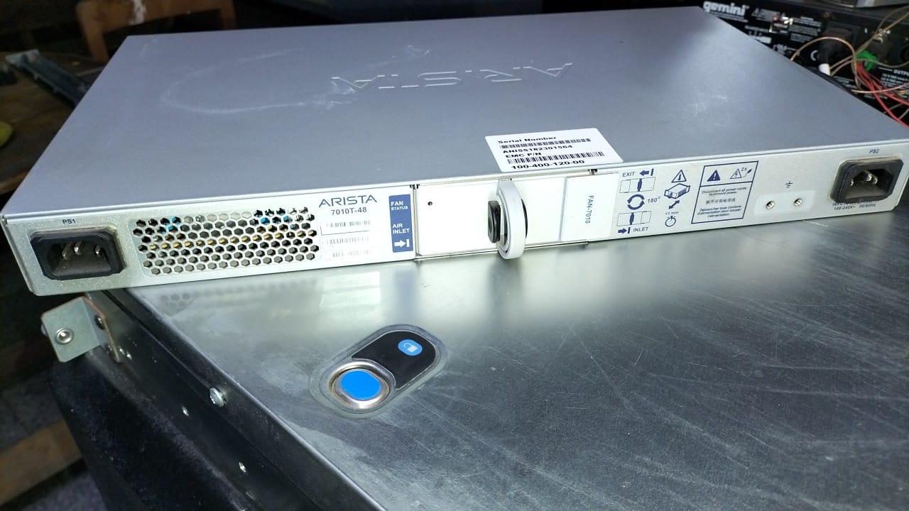 Switch de red Ethernet 10/100/1000  /10G, 48 PORT Modelo: DCS-7010T-48.