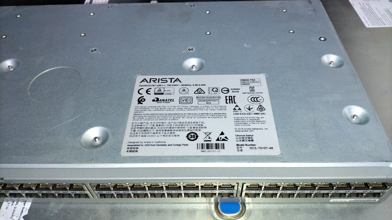 Switch de red Ethernet 10/100/1000  /10G, 48 PORT Modelo: DCS-7010T-48.