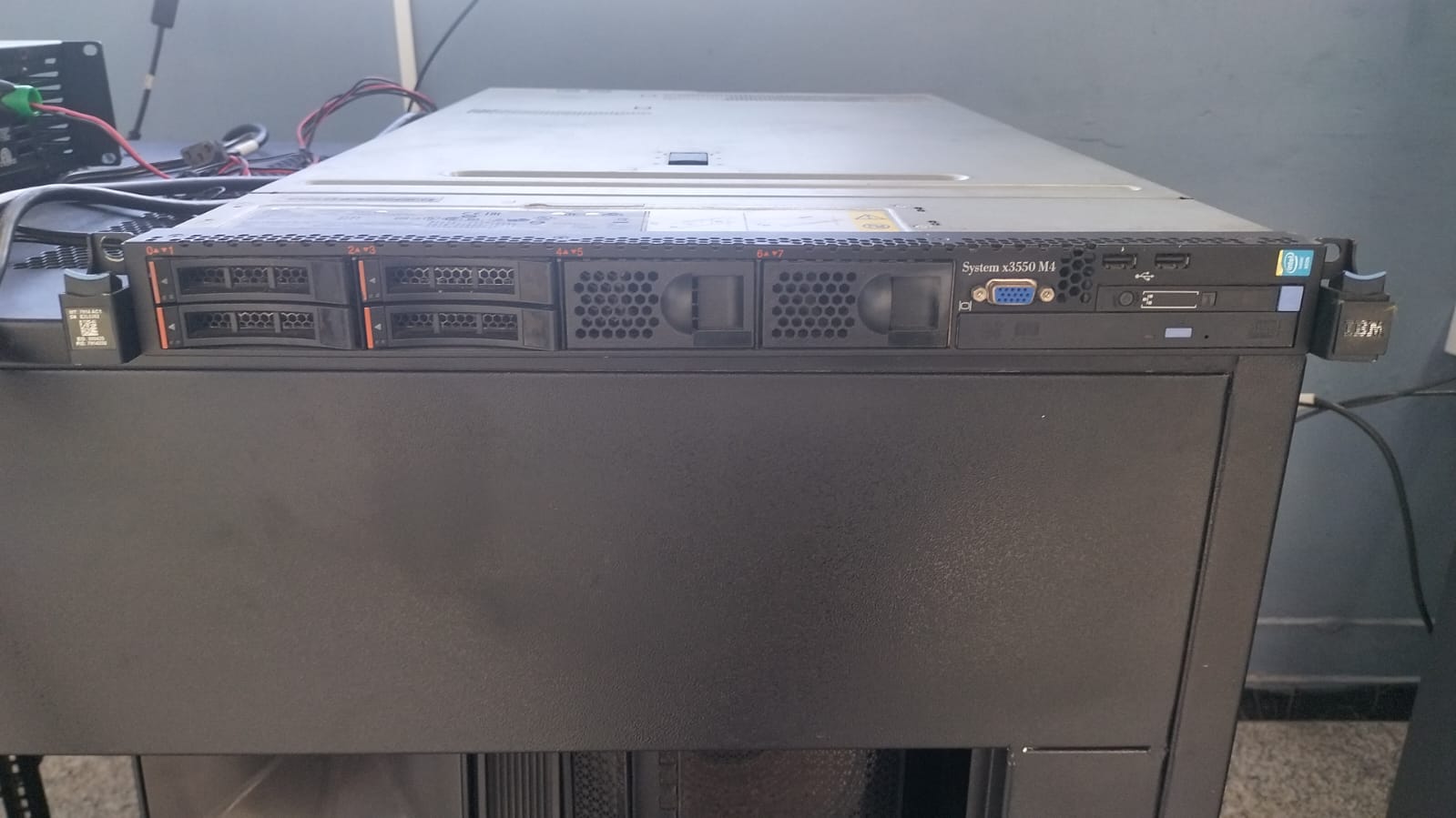 SERVIDOR LENOVO SYSTEM X 3550 M4