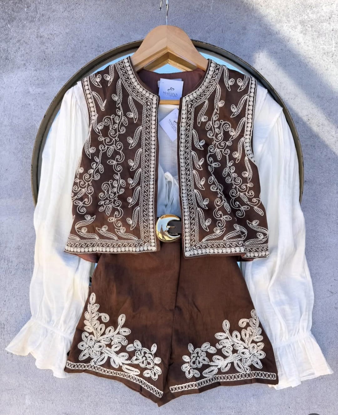 Conjunto gamusa bordado