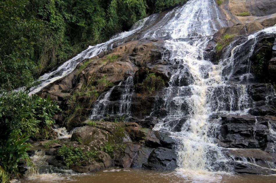 Cachoeira Escondida