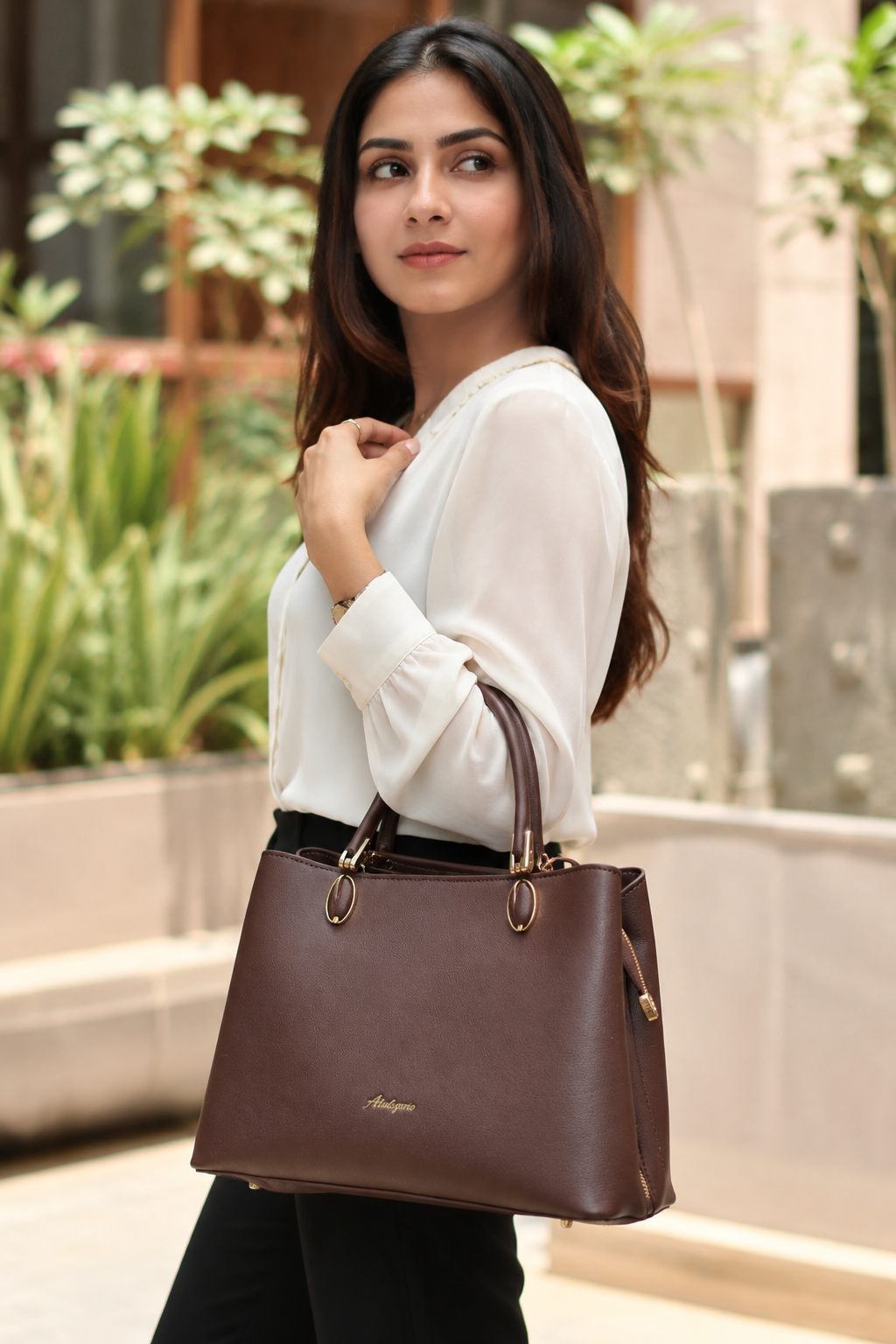 Elegant Brown Leather Handbag