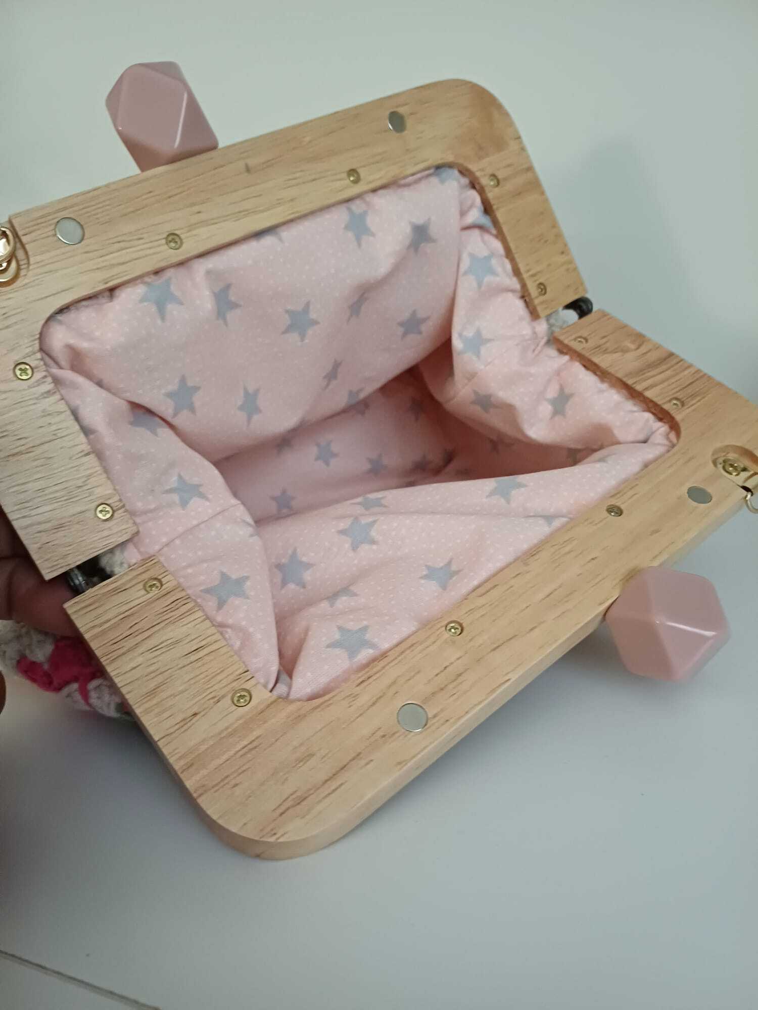 El Örgüsü Rainbow Çiçekli Ahşap Burslu Pudra Öpücük Kilitli Çanta