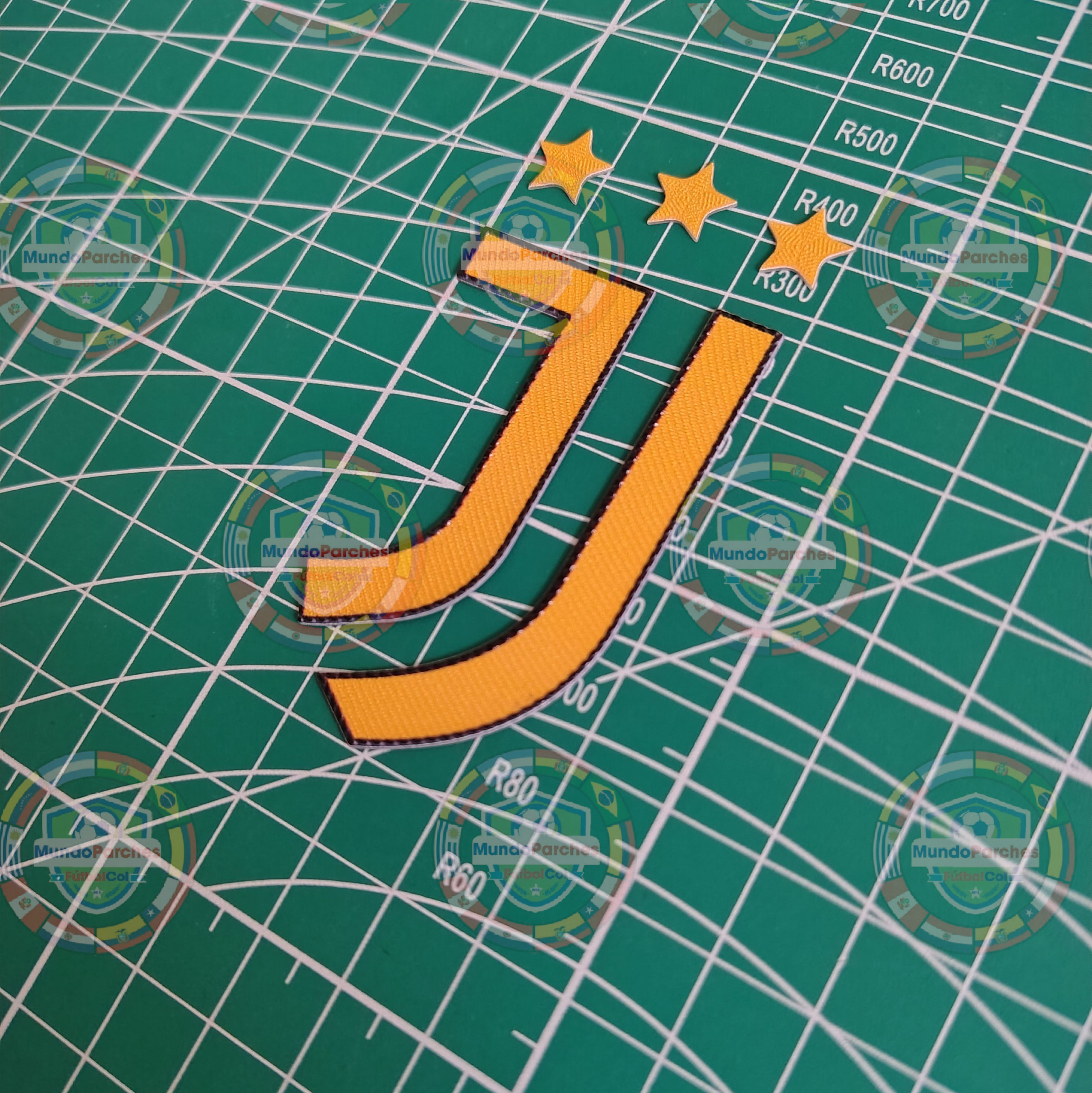 Escudo Juventus Material Tpu (Caucho) Amarillo