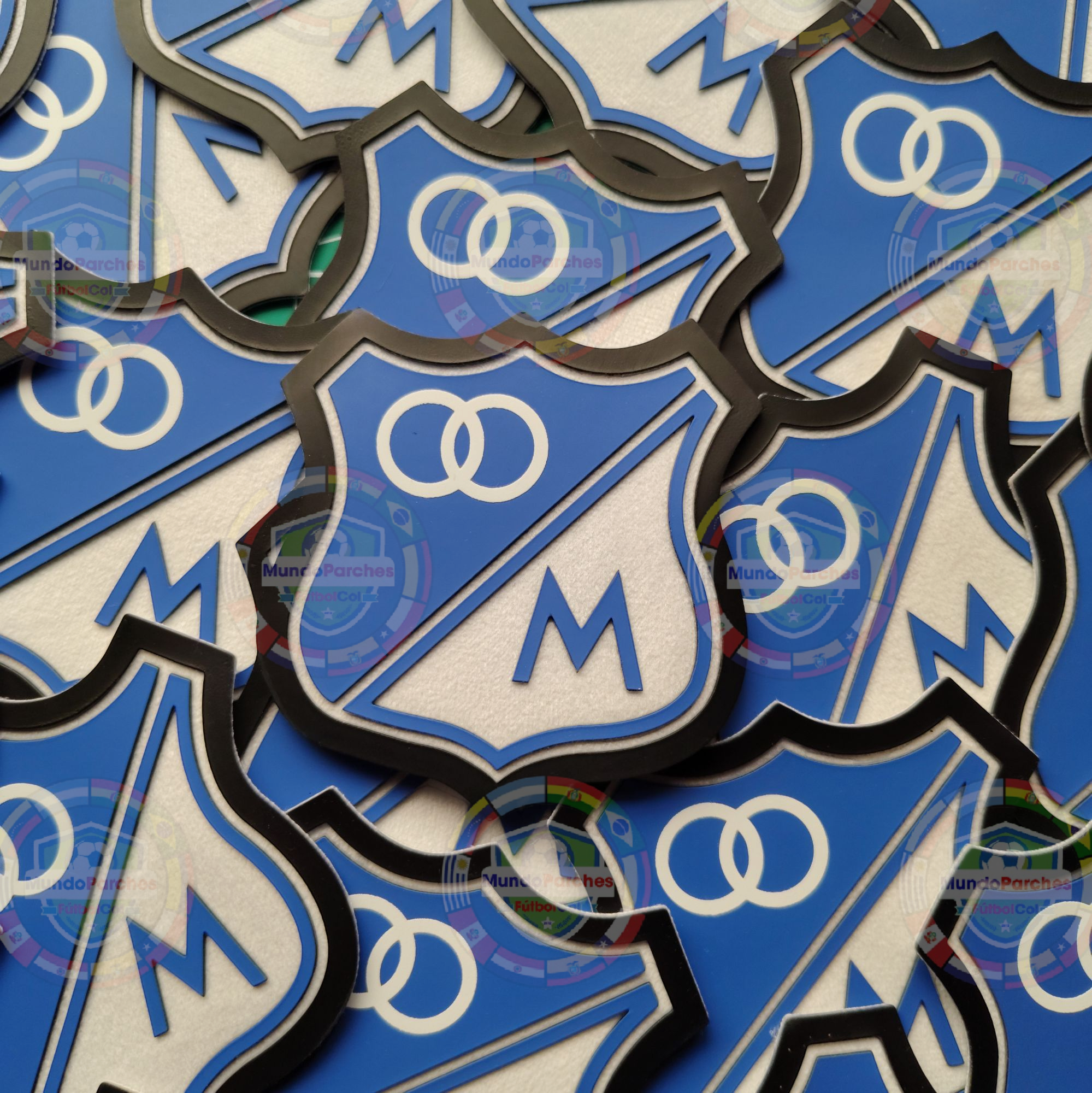 Escudo Millonarios Material Tpu (caucho) Y Terciopelo