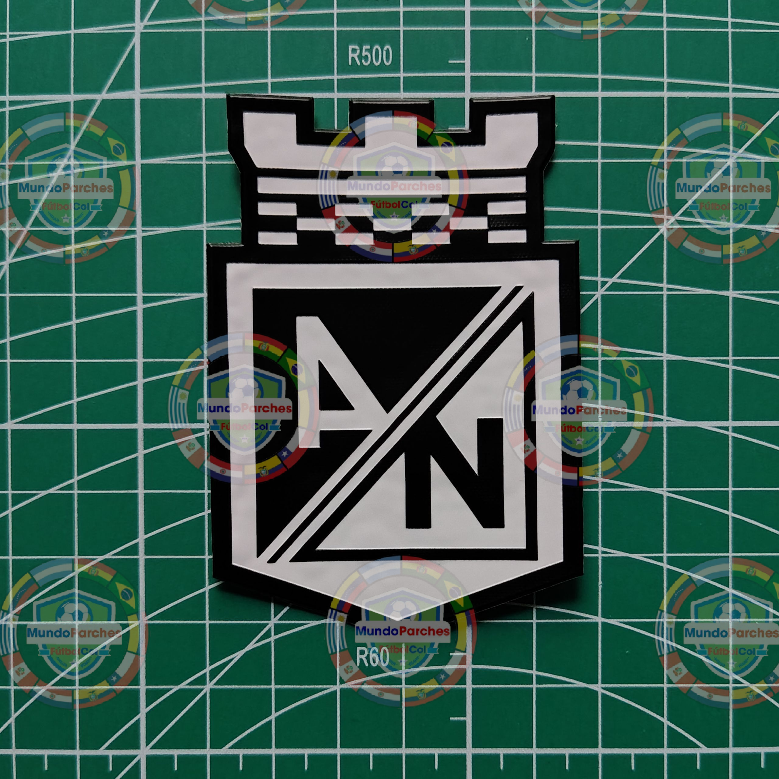 Escudo Atlético Nacional Material Tpu (Caucho) Blanco y Negro