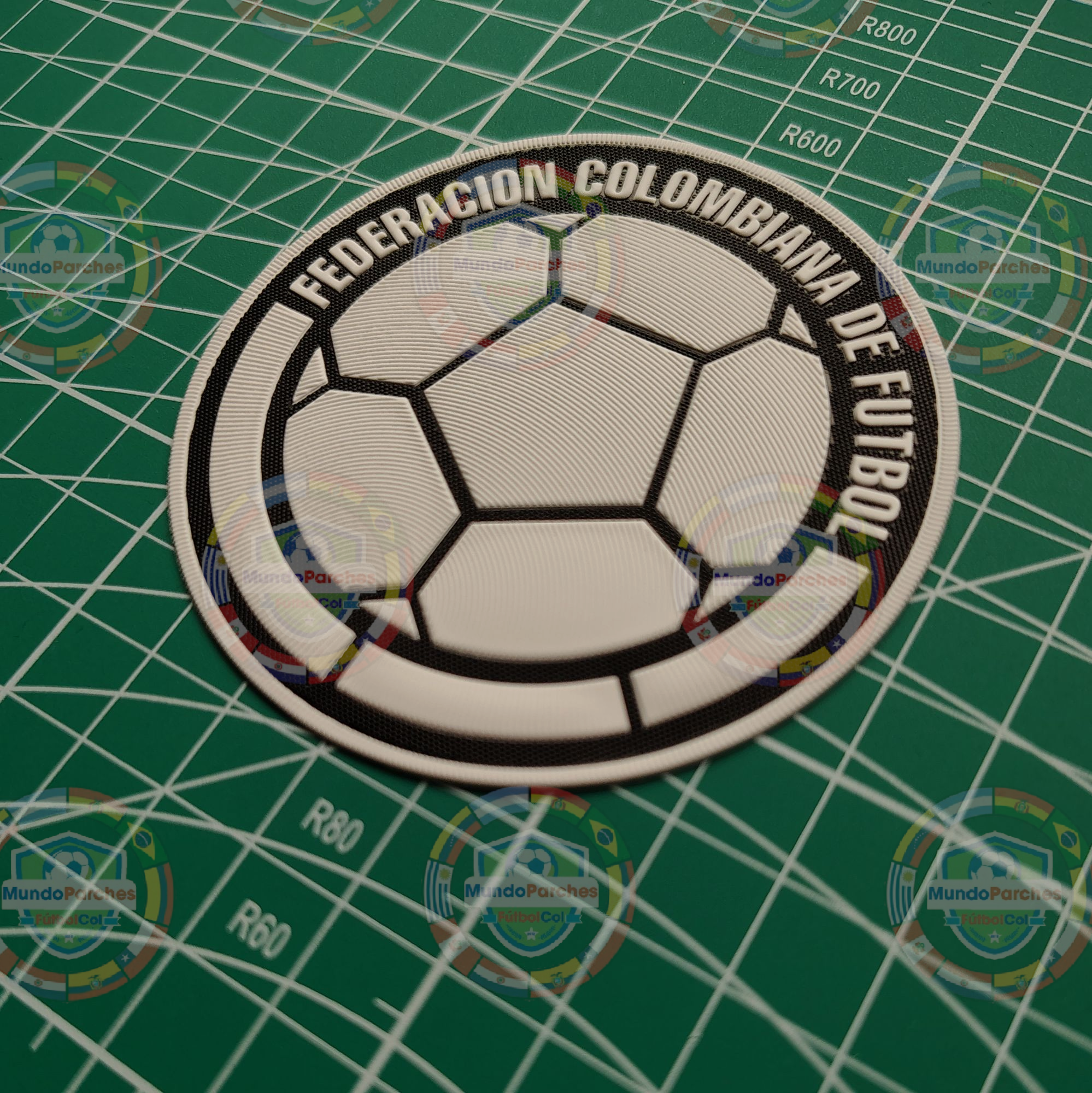Escudo Selección Colombia 2023 Material Tpu (Caucho) Blanco y Negro