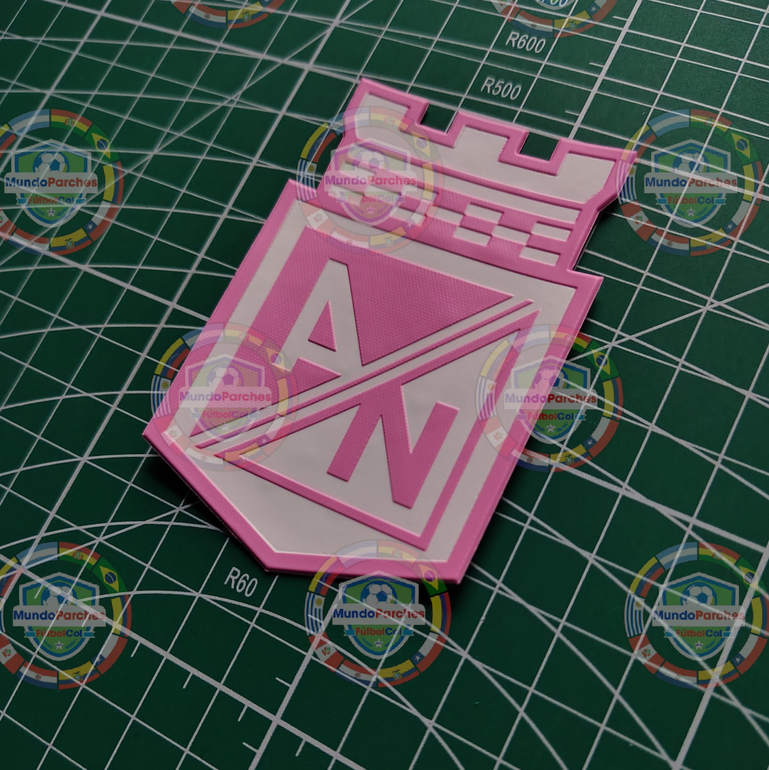 Escudo Atlético Nacional Tpu (Caucho) Blanco y Rosado