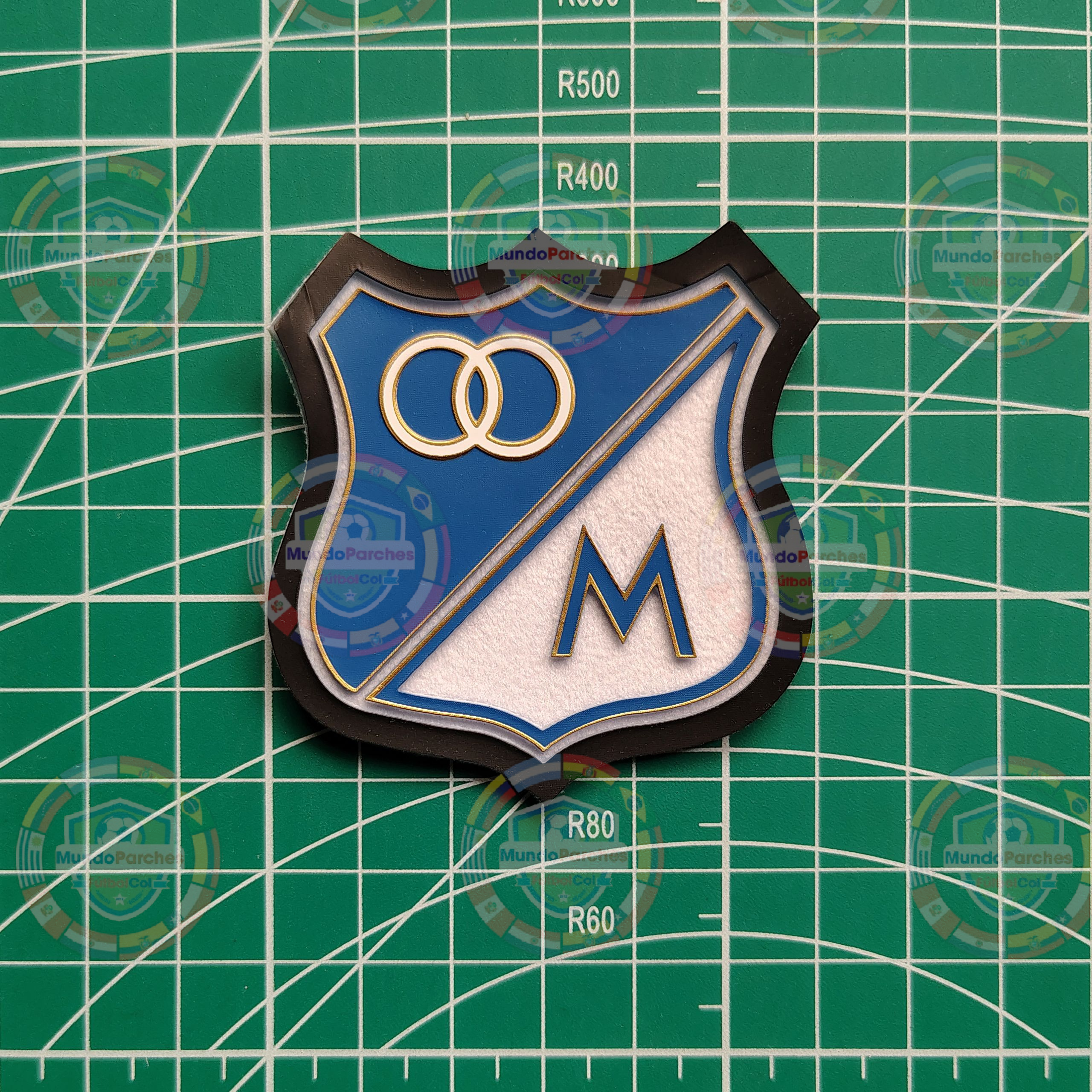 Escudo Millonarios Pequeño material TPU ( caucho) borde dorado y terciopelo